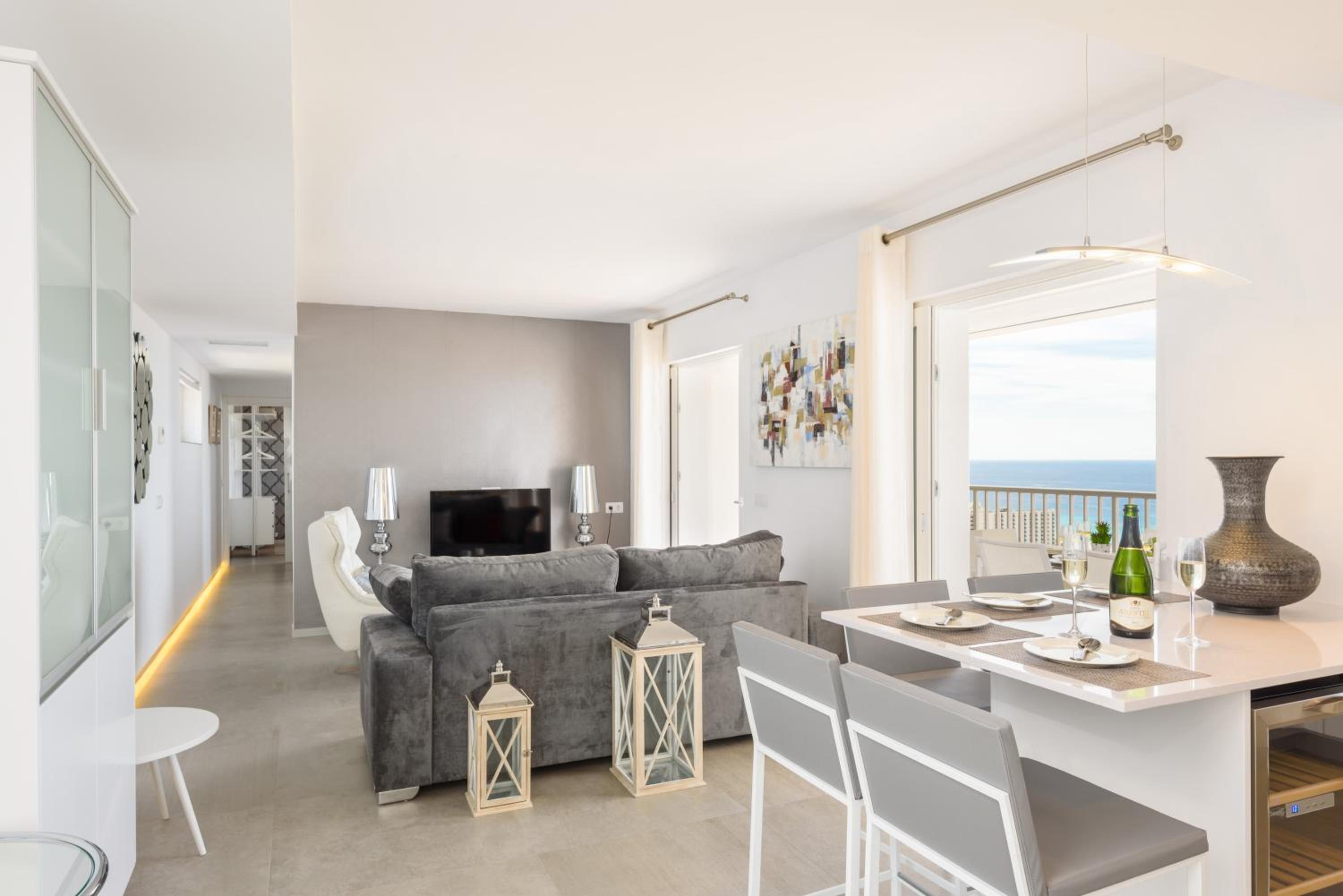 Two-Bedroom Apartment with Sea View photo 3