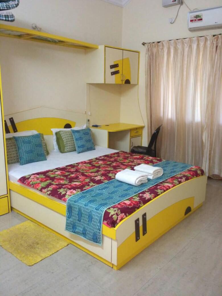 Deluxe King Room - Photo 8