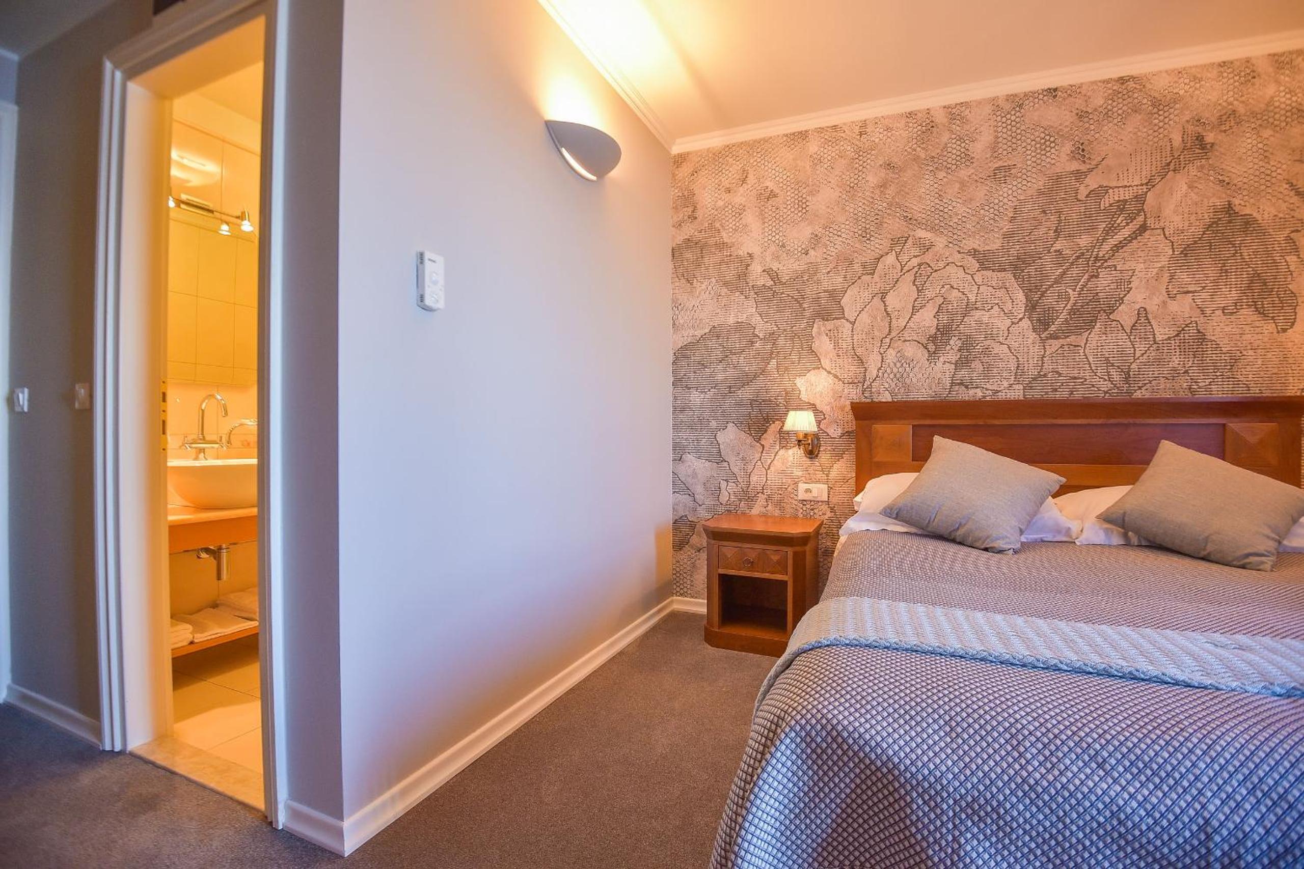 Double Room with Balcony - Photo 2