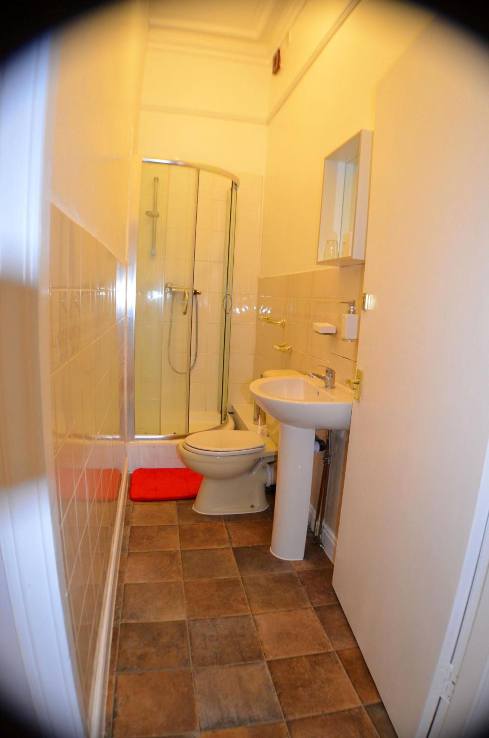 Budget Twin Room photo 3