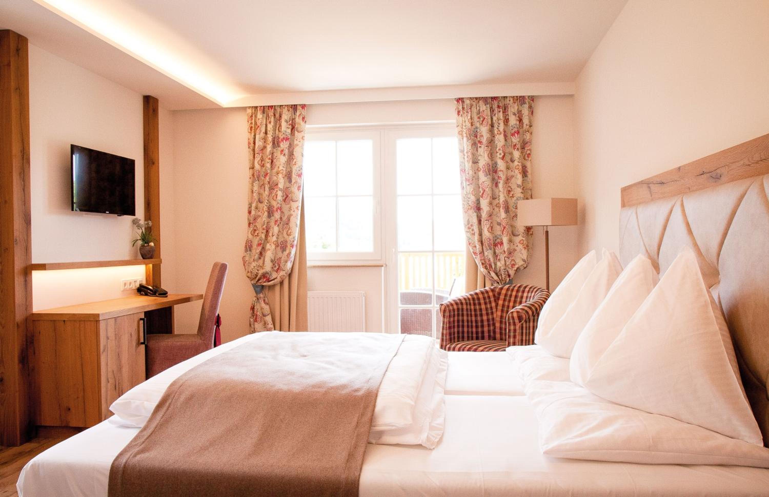 Double Room with Balcony and Lake View photo 1