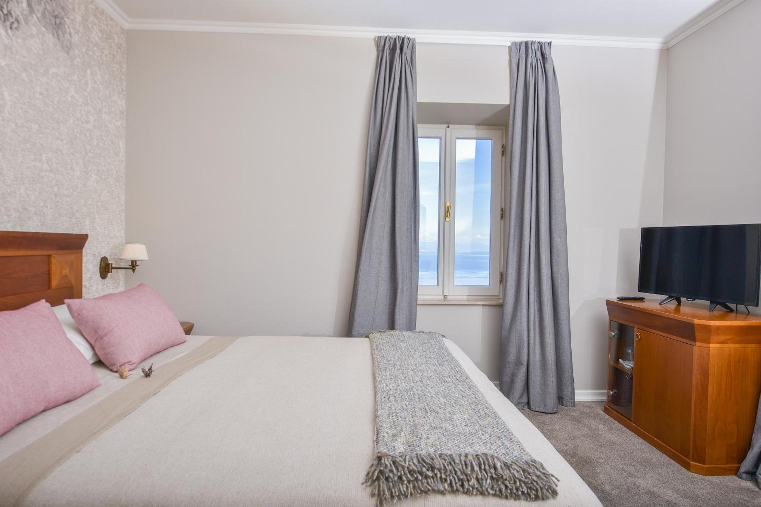 Double Room with Sea View - Photo 2