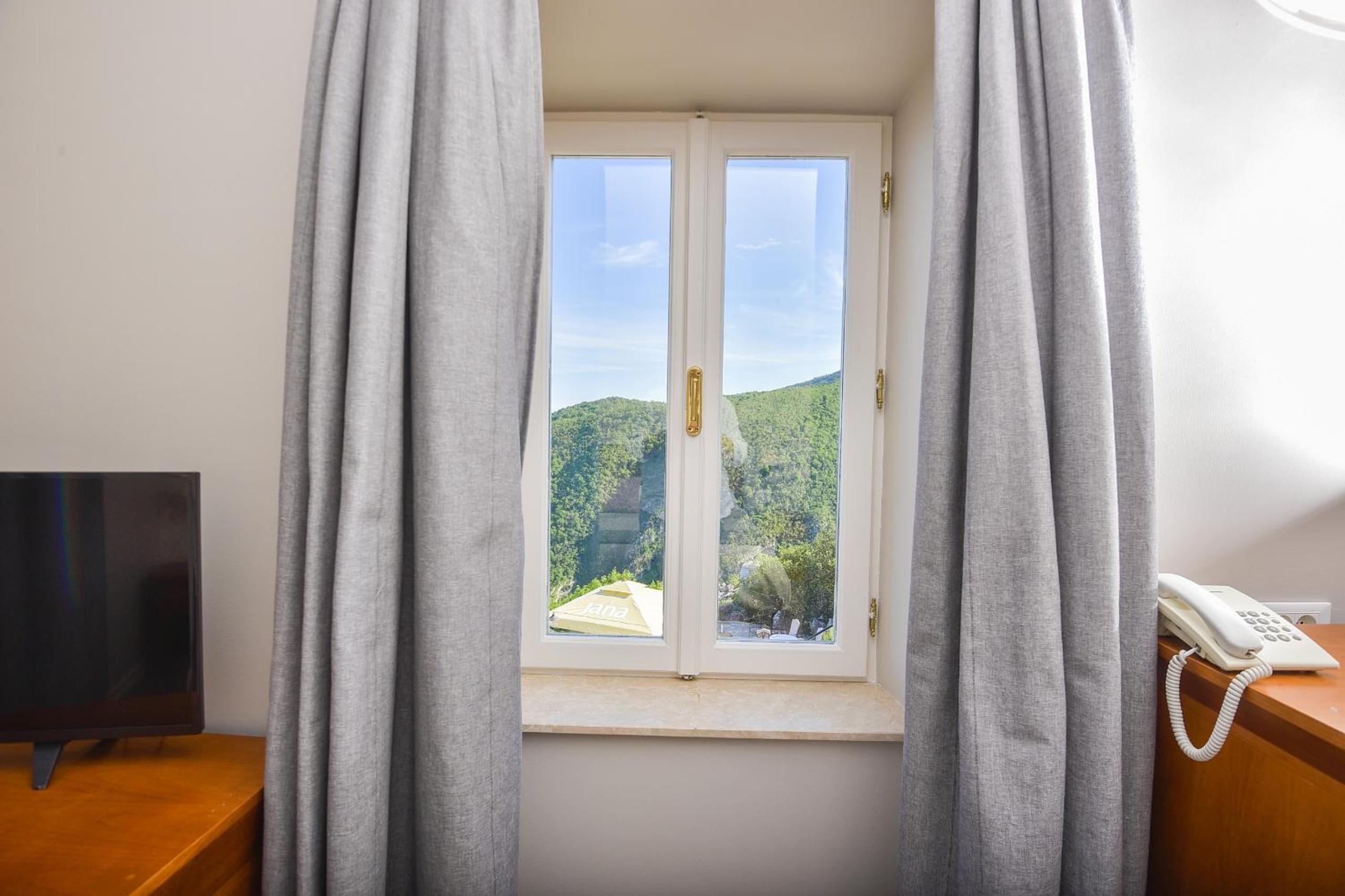 Double Room with Sea View - Photo 11
