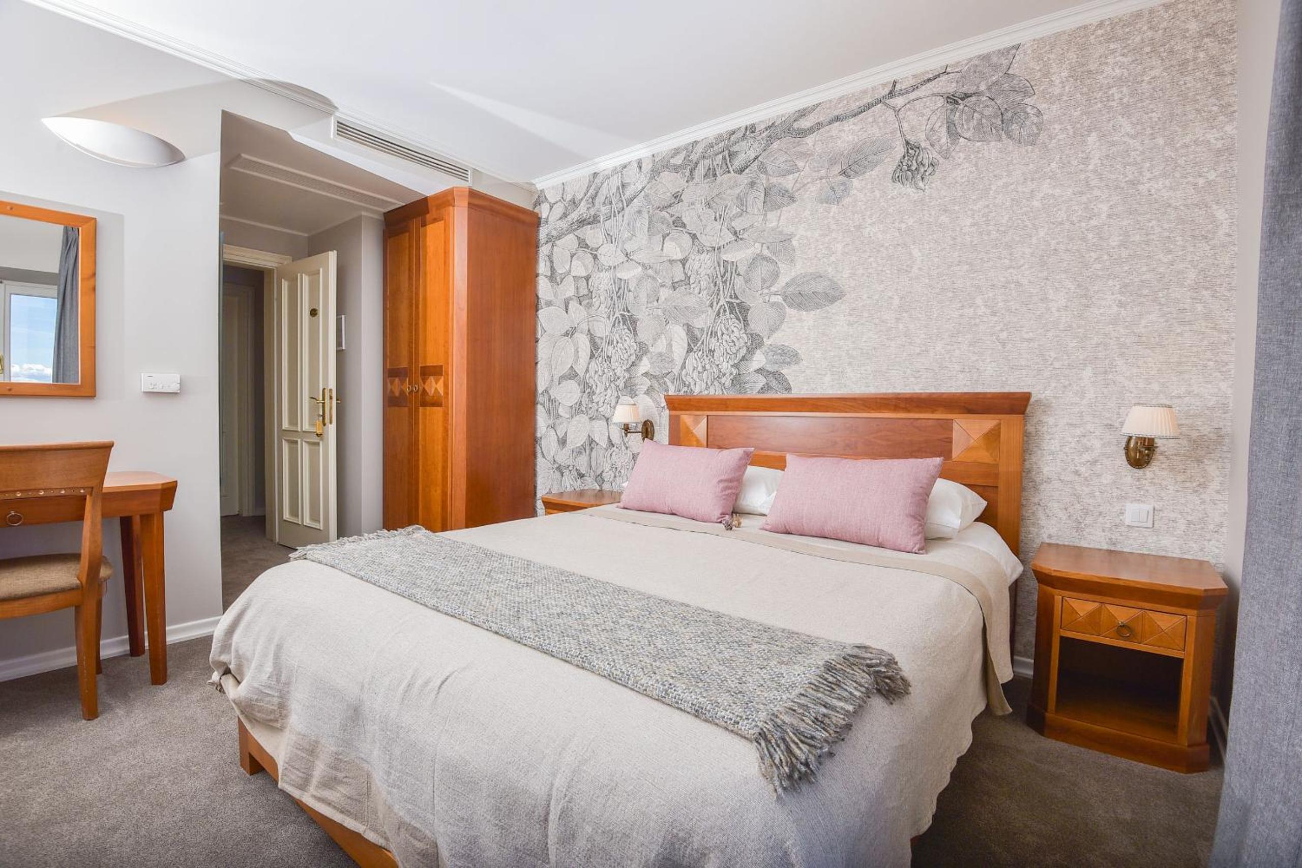 Double Room with Sea View - Photo 10