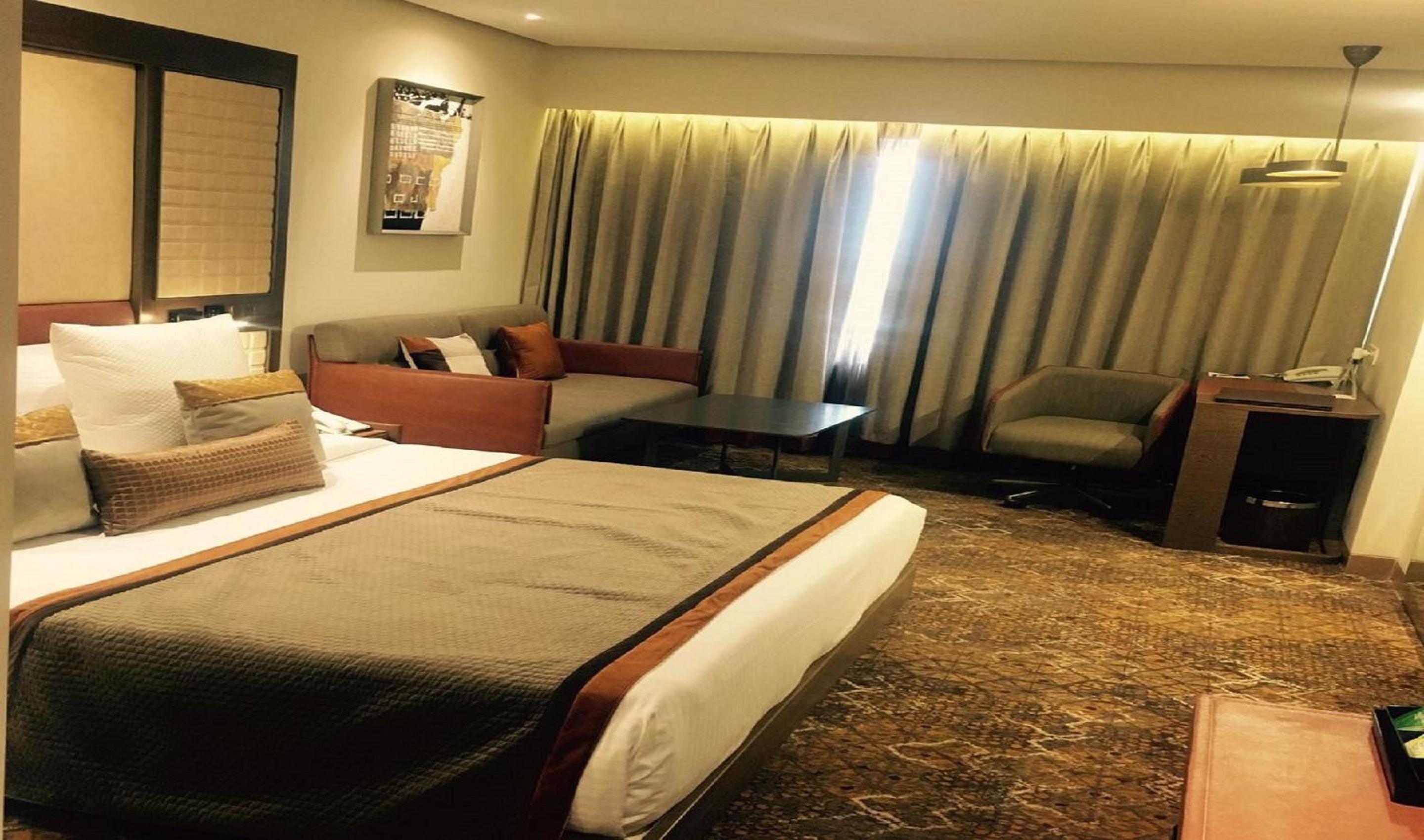 Club Grande Room with King Bed - Photo 3