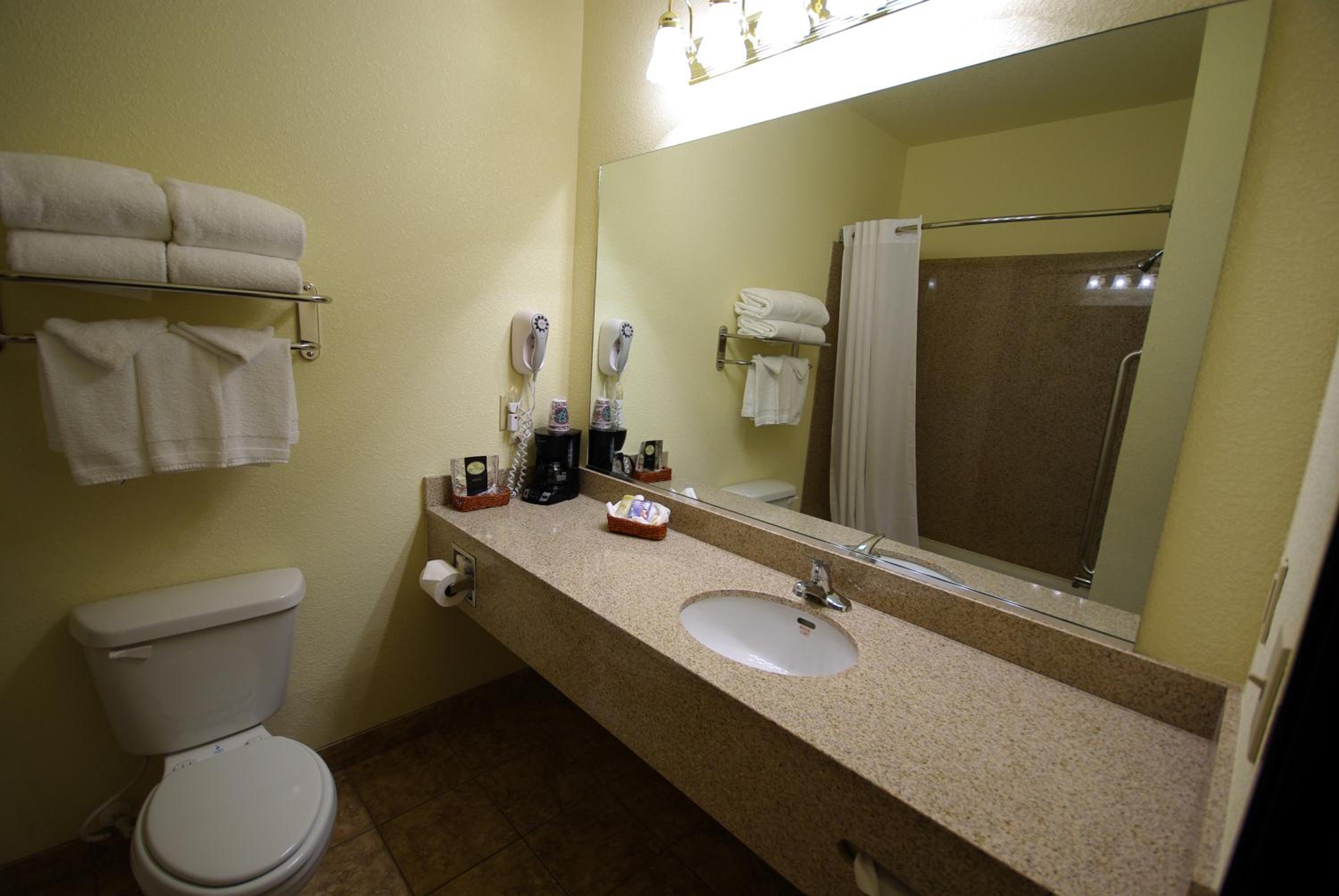 Superior Queen Room with Two Queen Beds photo 2