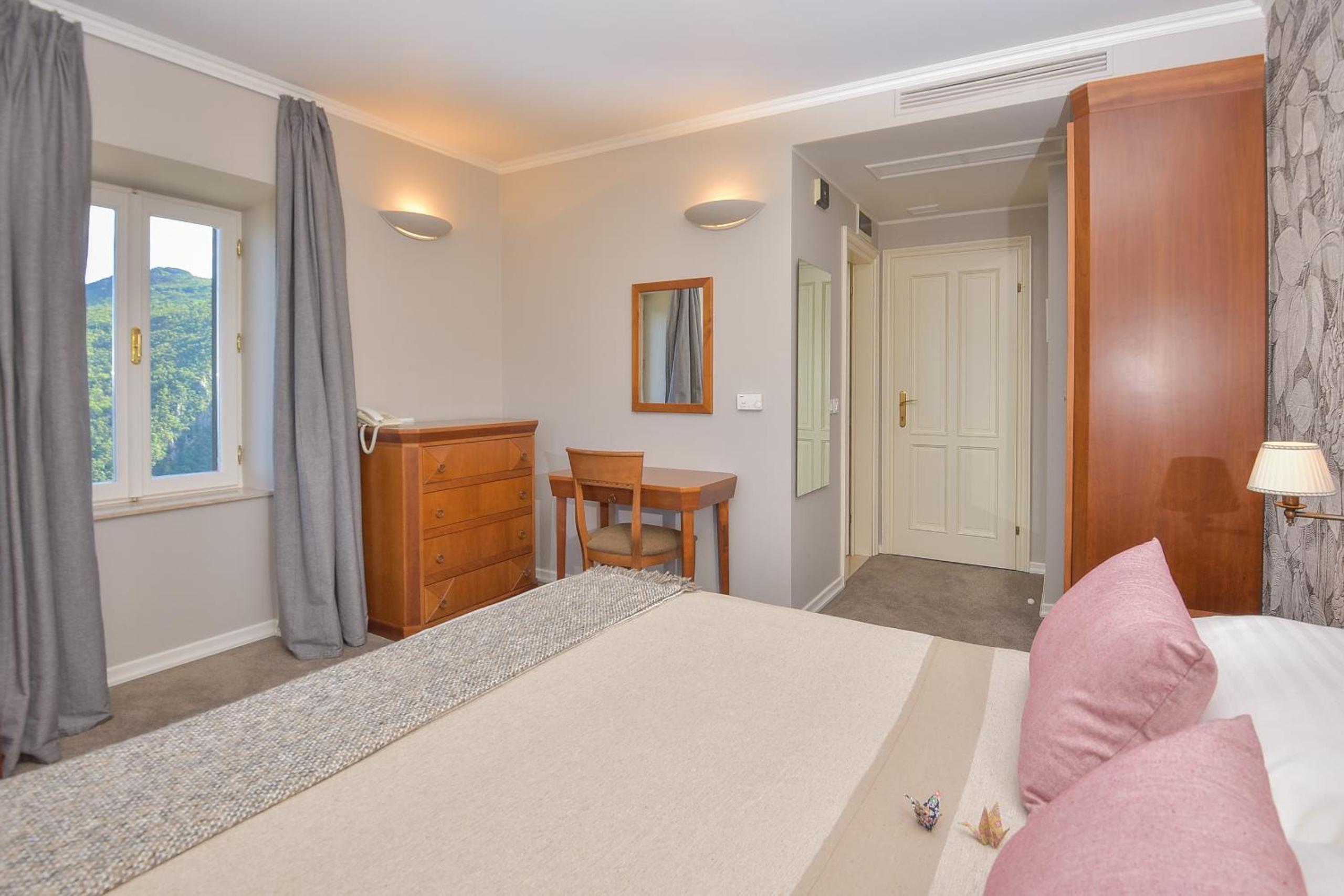 Double Room with Sea View - Photo 5
