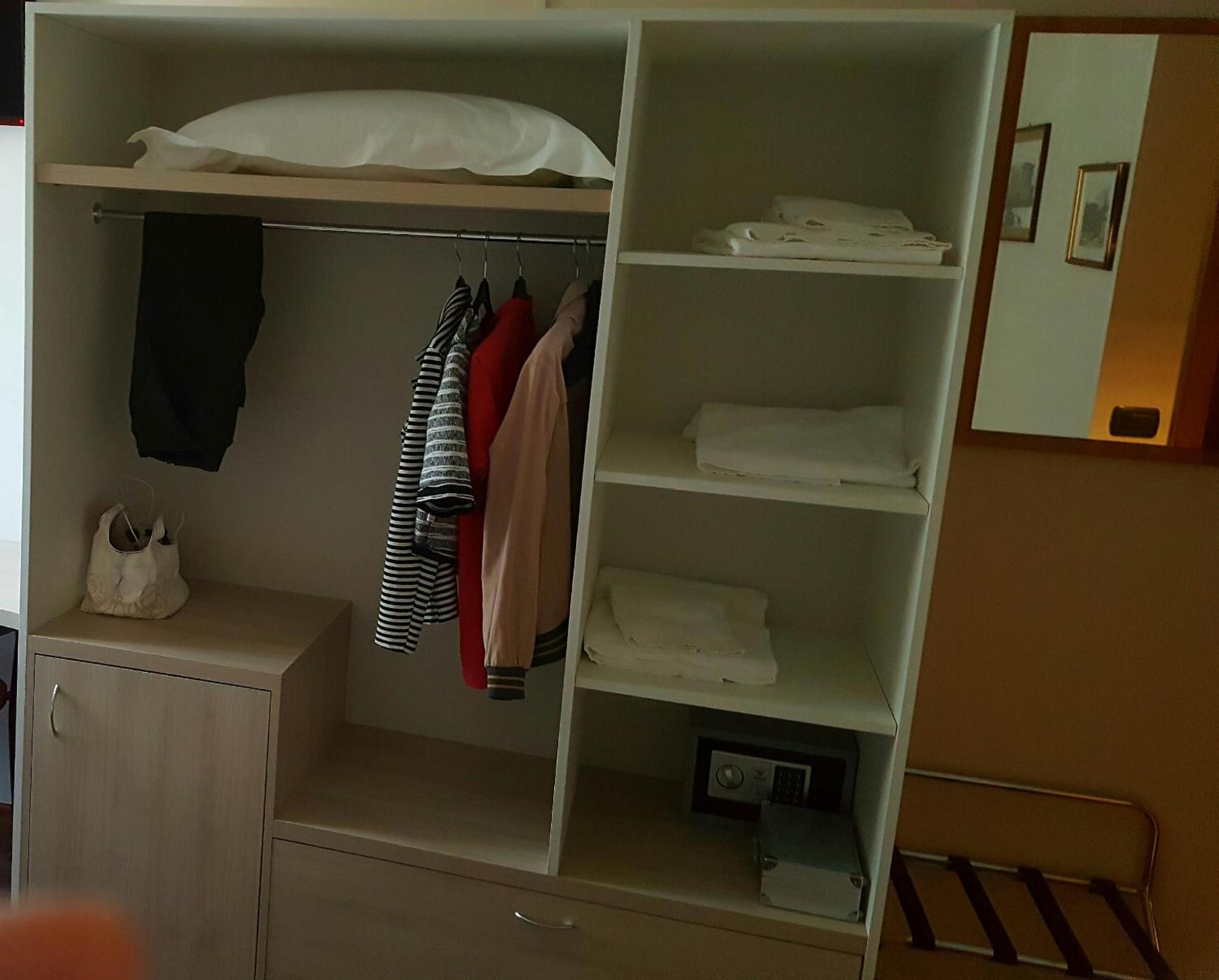 Classic Triple Room - Photo 9