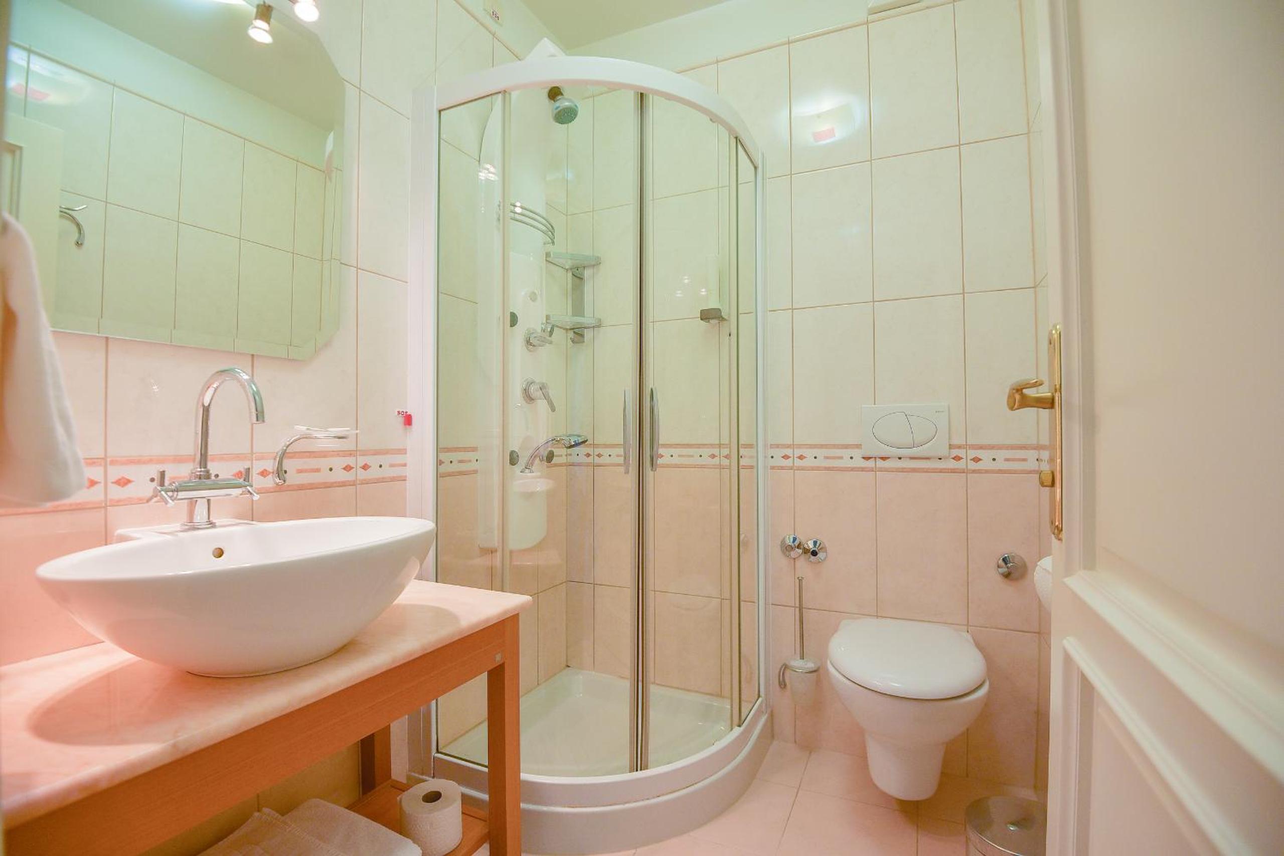 Double Room with Sea View - Photo 6