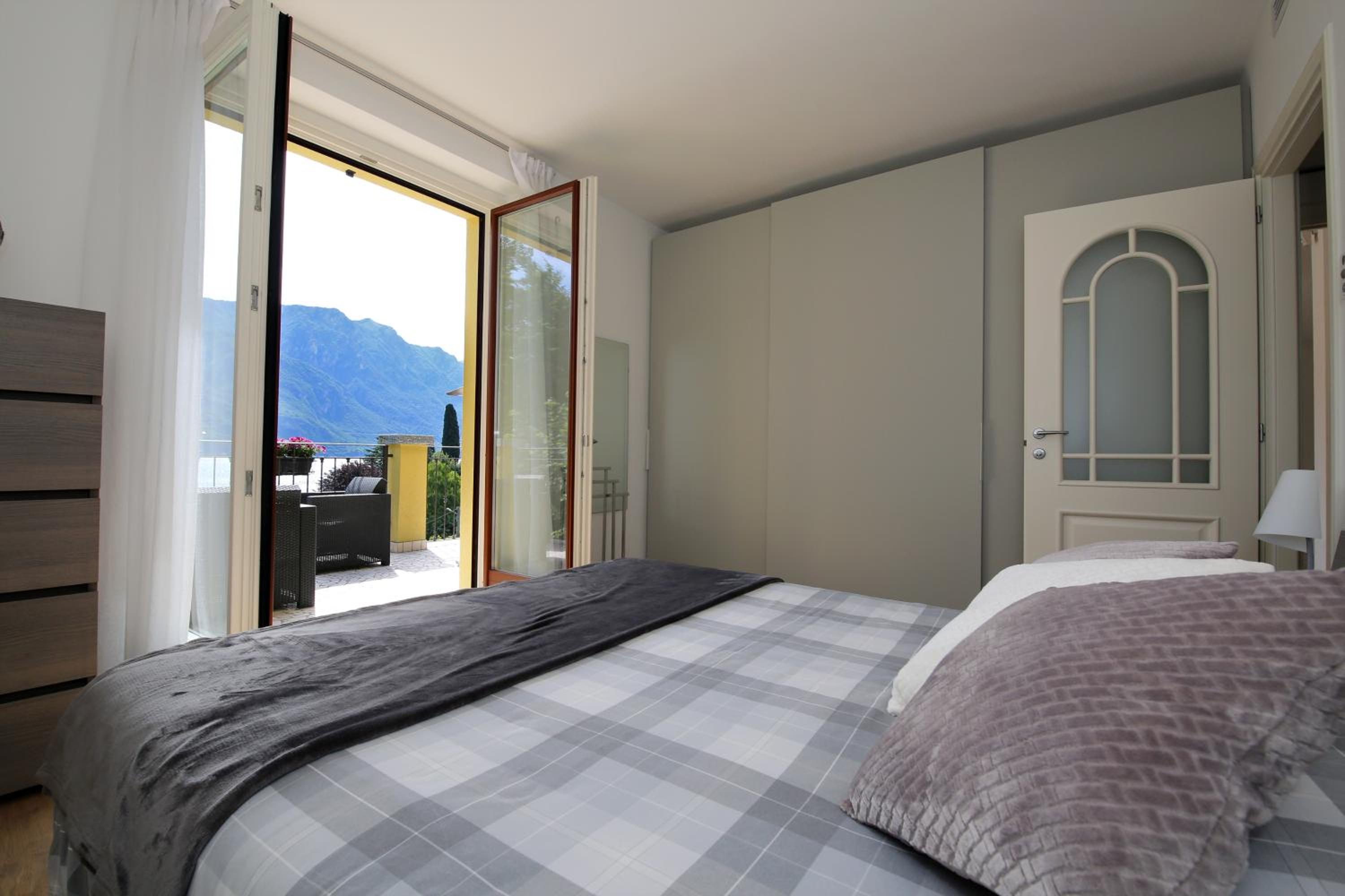 Apartment with Terrace - First Floor