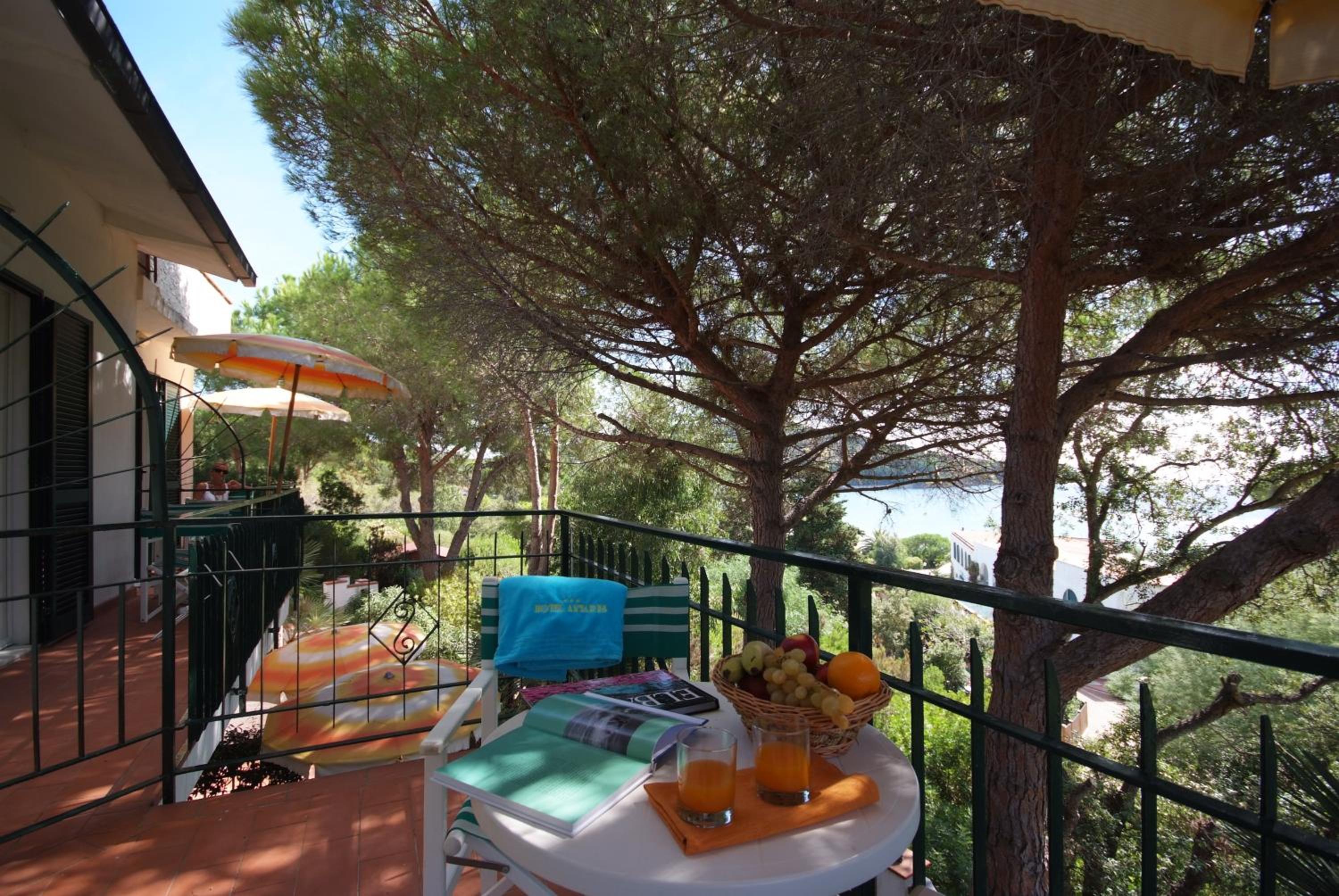 Double Room with Balcony and Sea View photo 3