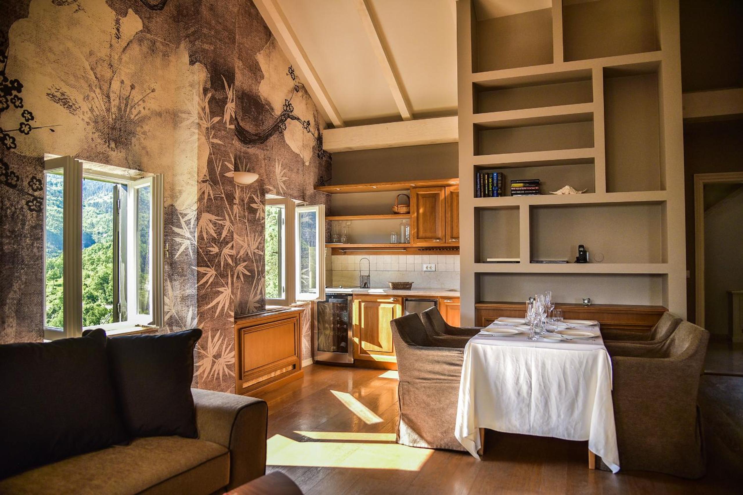 Superior Suite - Photo 7