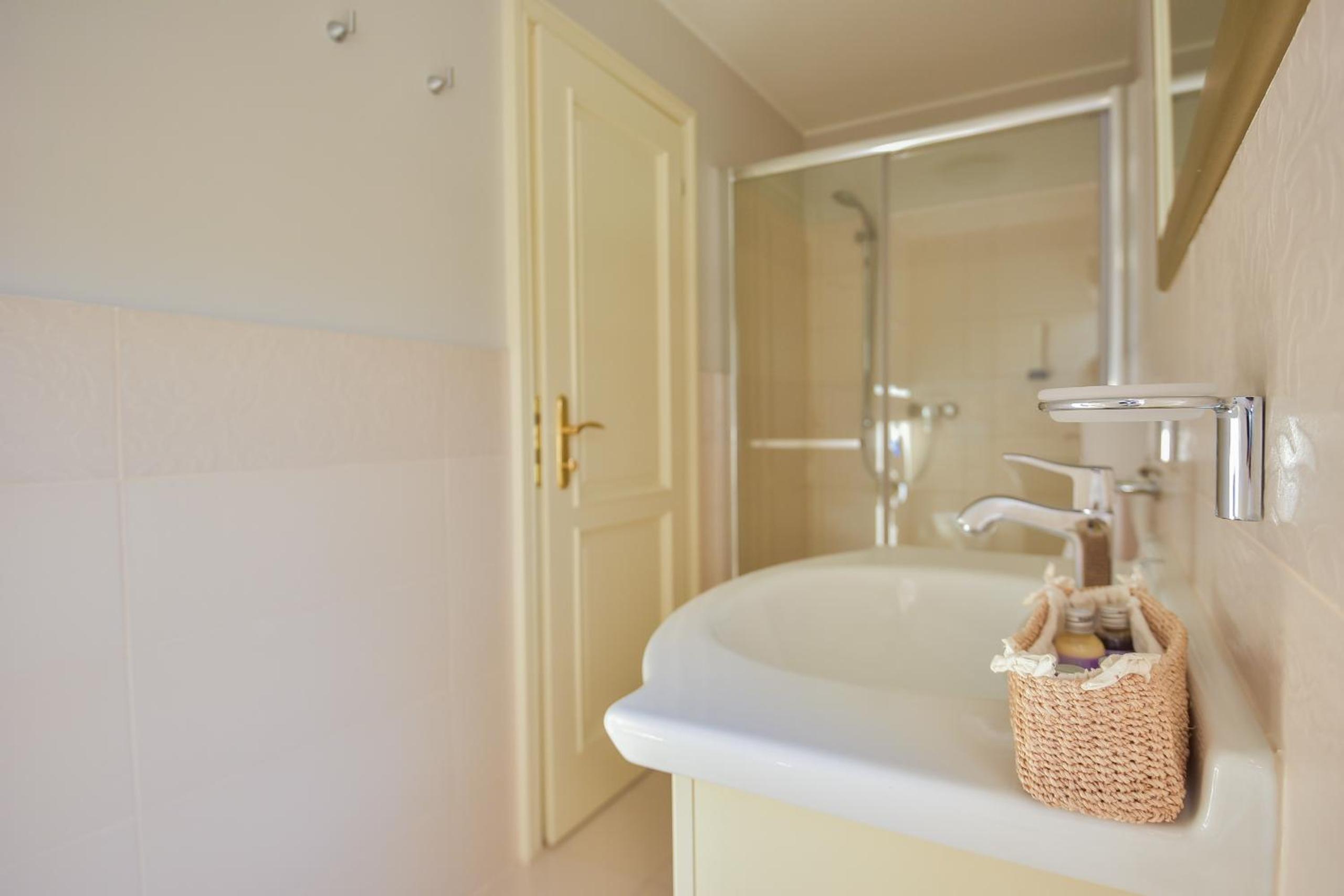 Double Room with Terrace - Photo 3