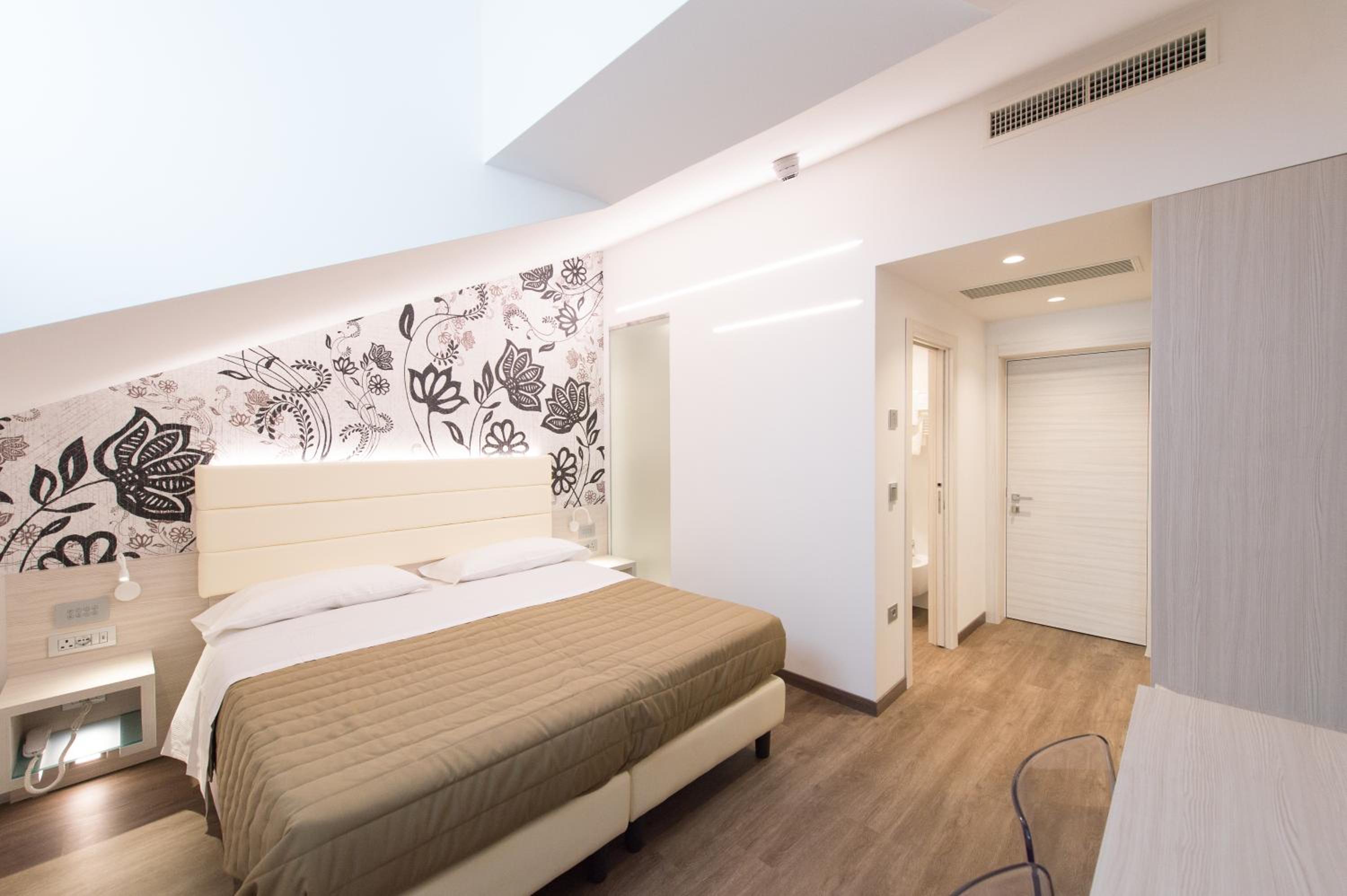 Comfort Double or Twin Room - Attic - Photo 8