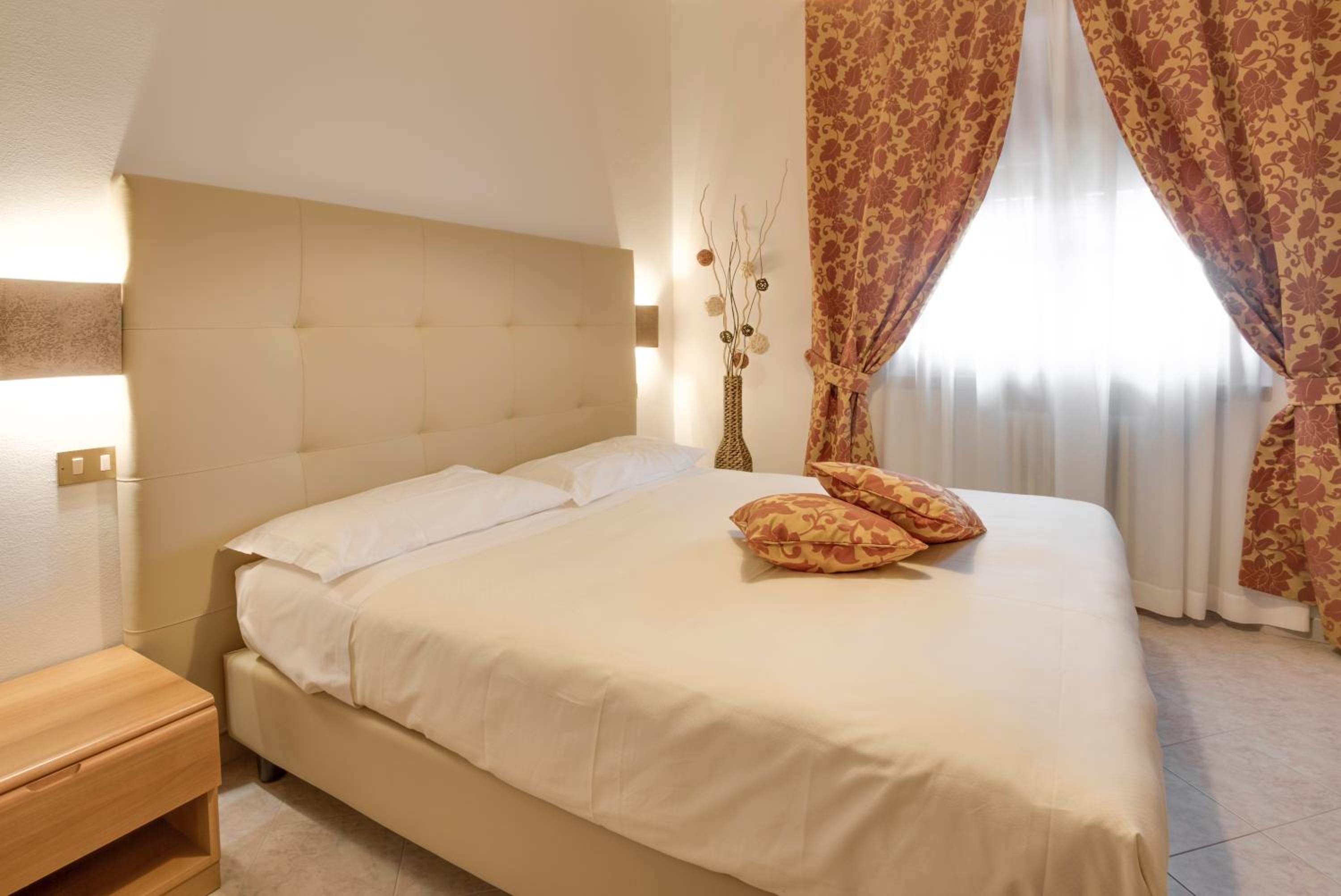 Double Room with Private External Bathroom photo 3