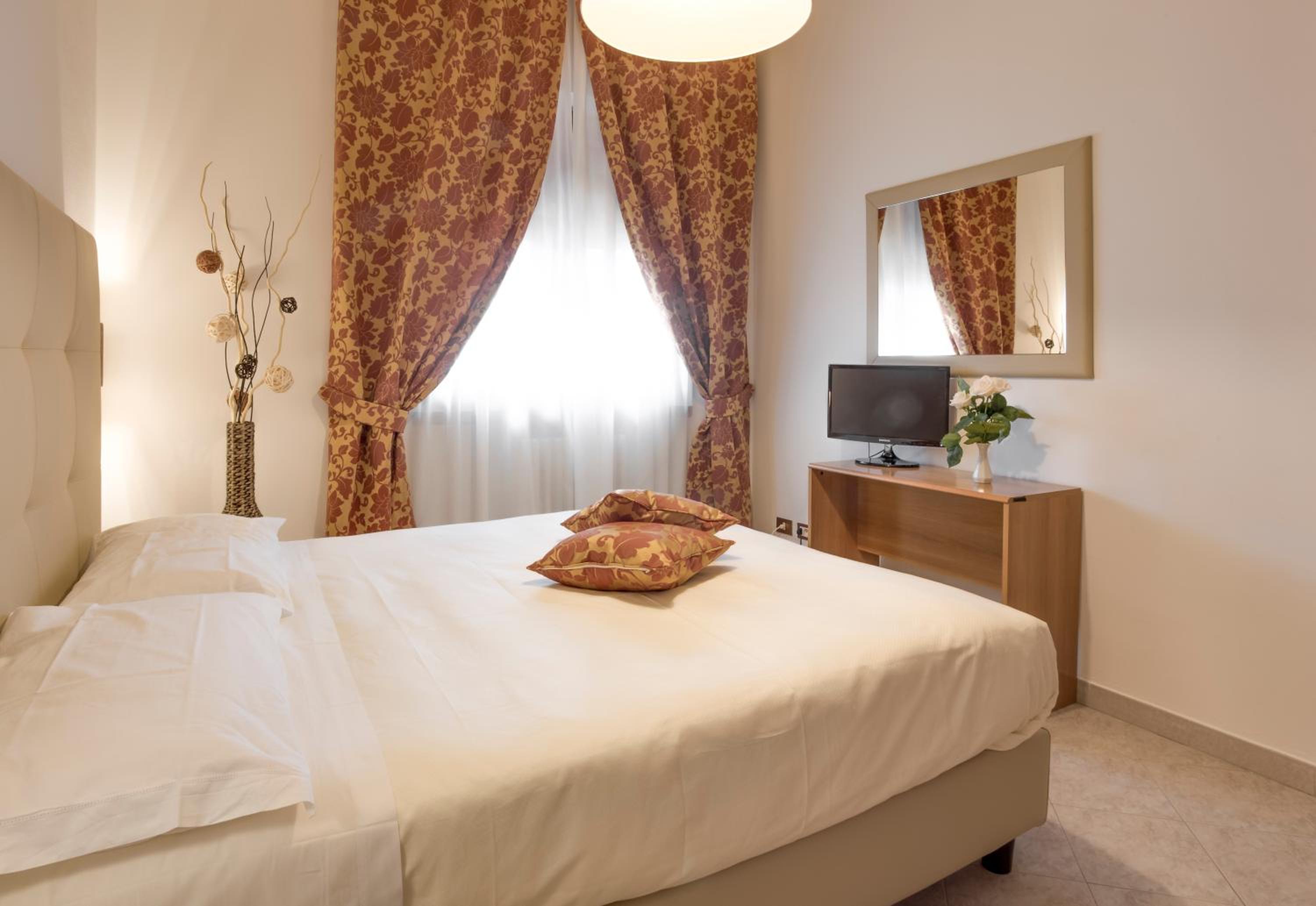 Double Room with Private External Bathroom photo 1