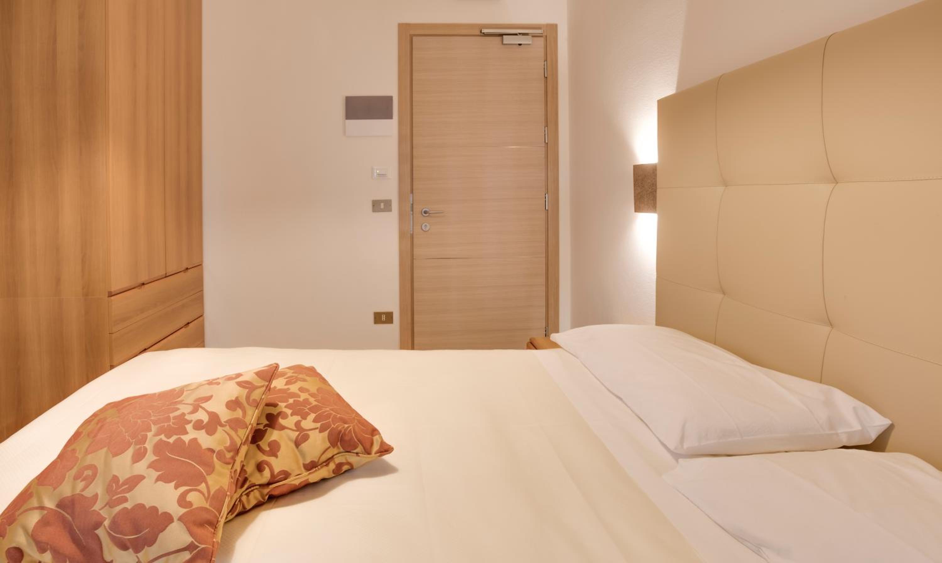 Double Room with Private External Bathroom photo 2
