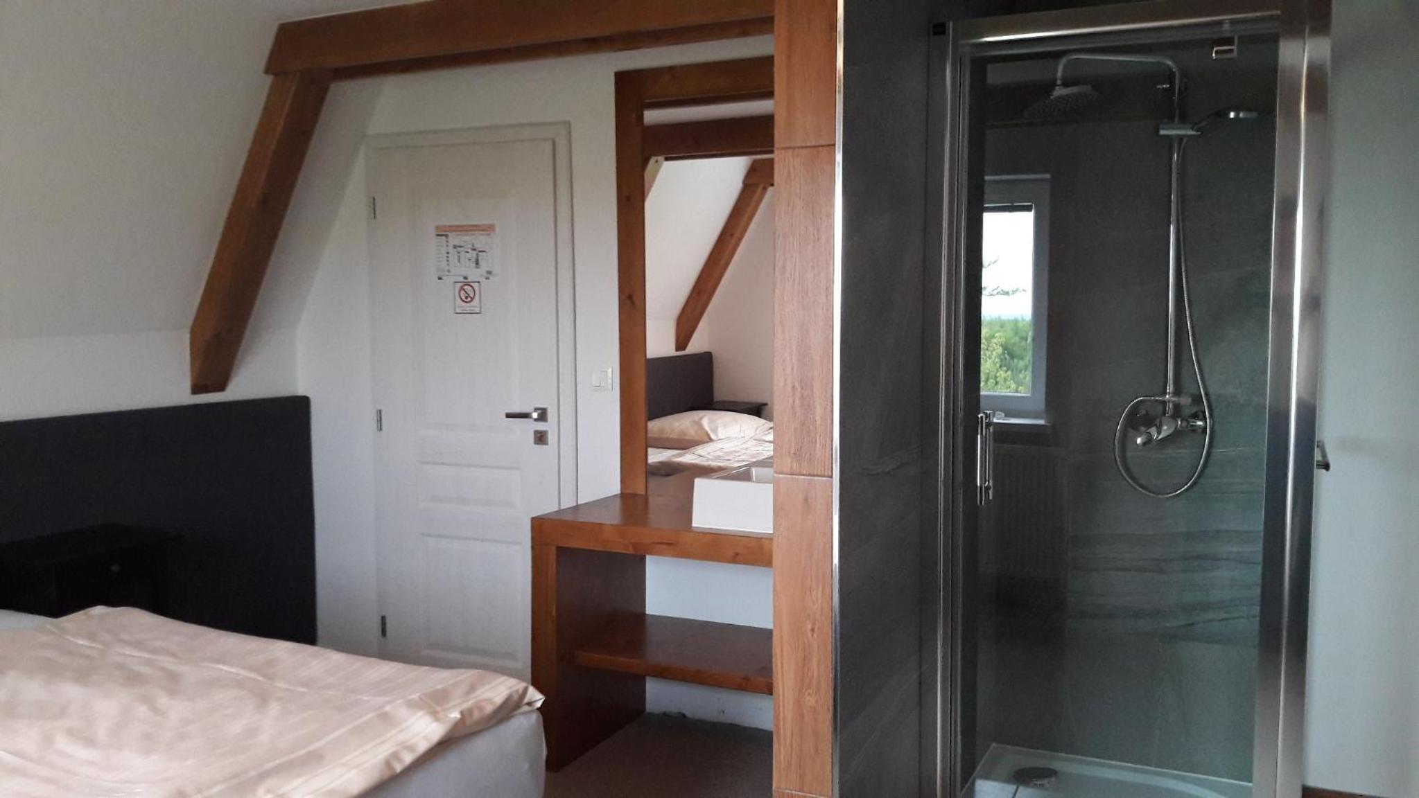Small Double Room - Photo 1