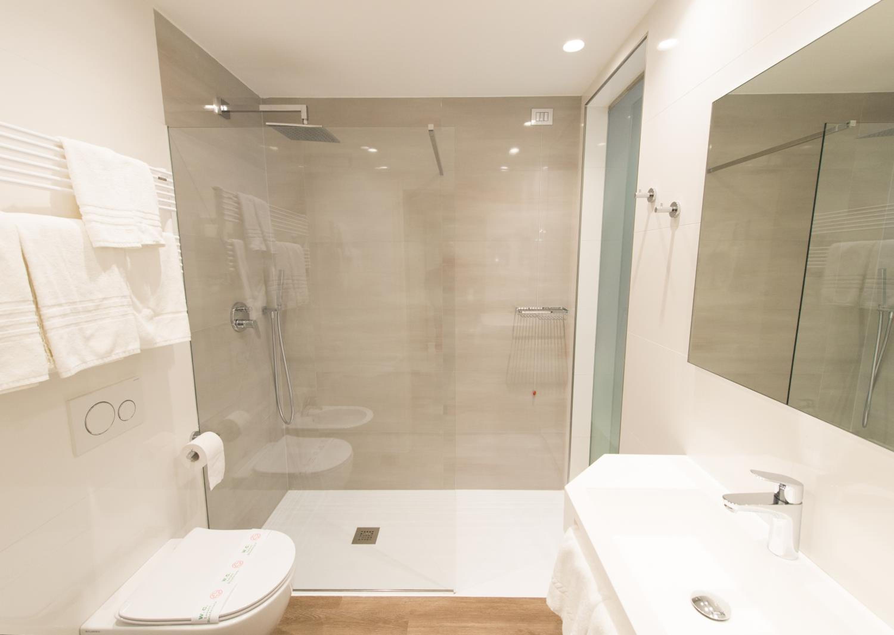 Comfort Double Room with French Bed	- spa access included  - Photo 4