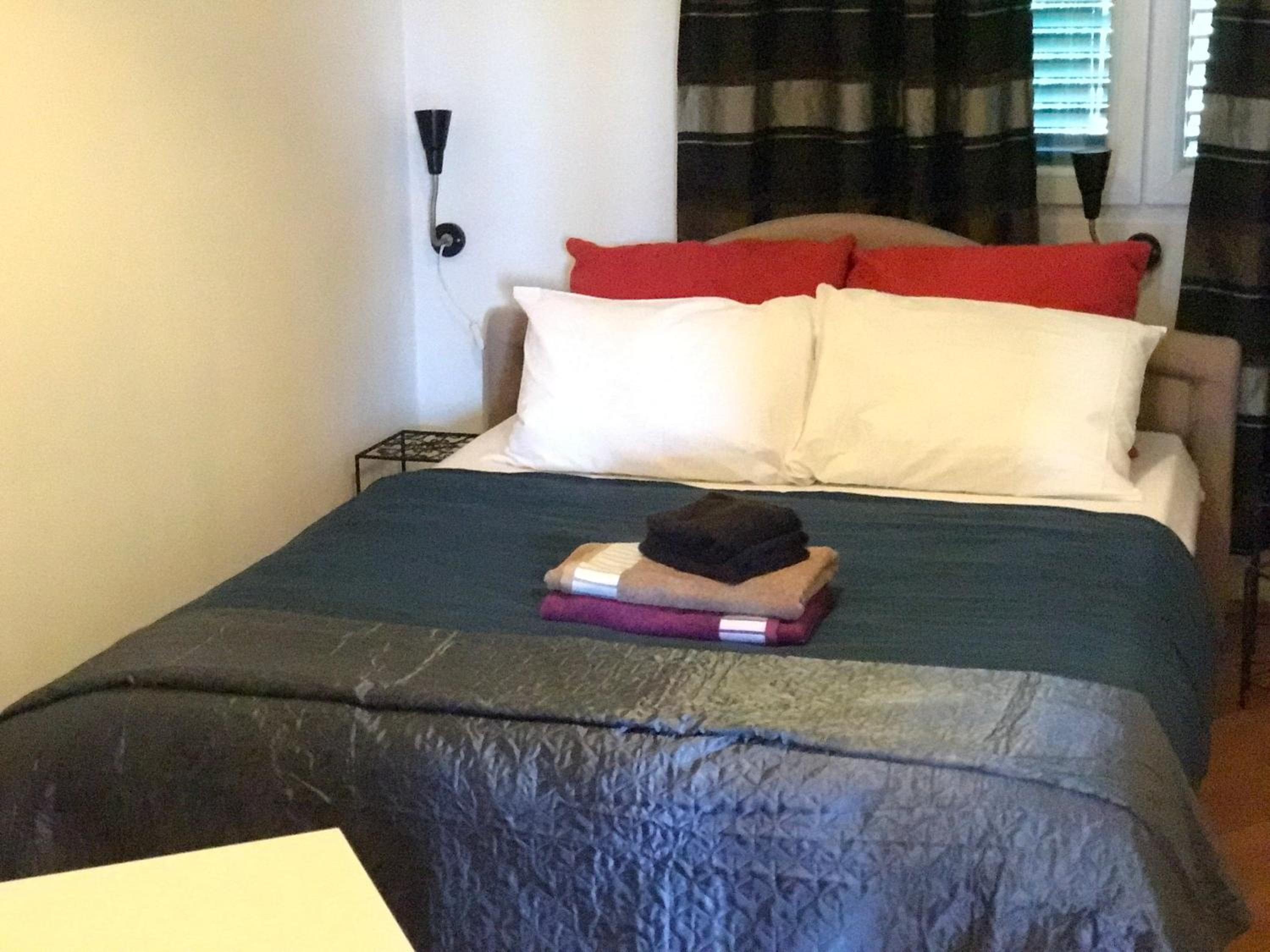 Three-Bedroom Apartment - Photo 6