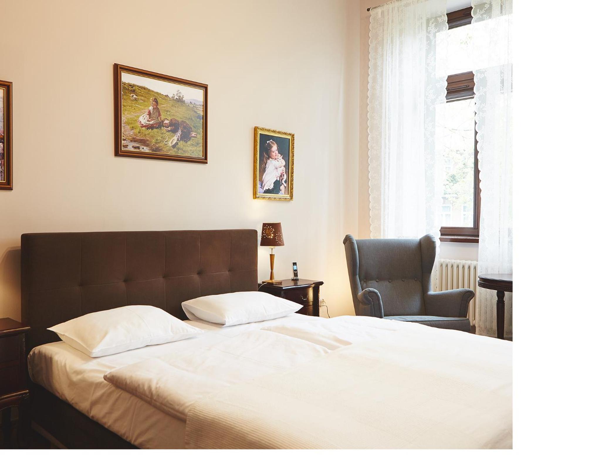 Large Double Room - Photo 2