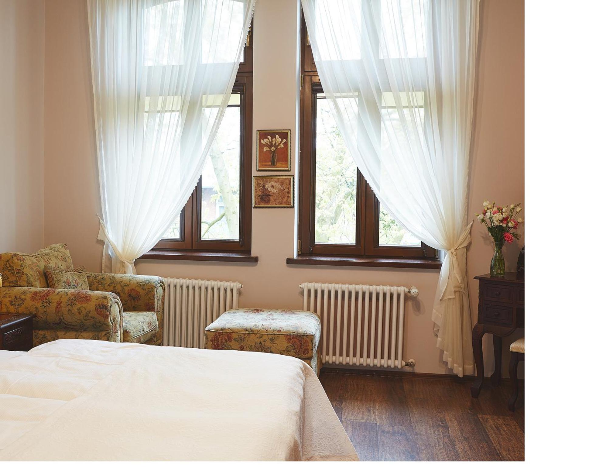 Large Double Room - Photo 4