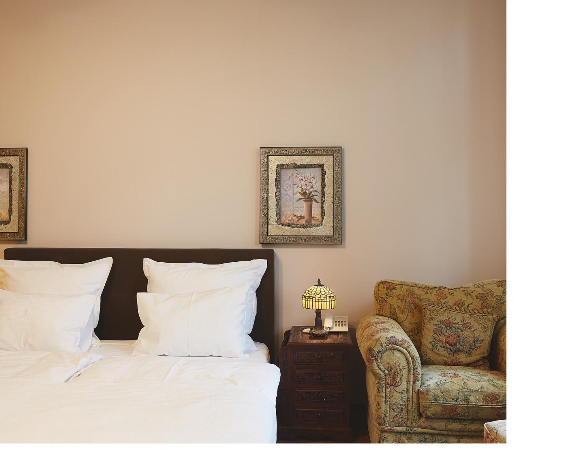 Large Double Room - Photo 5
