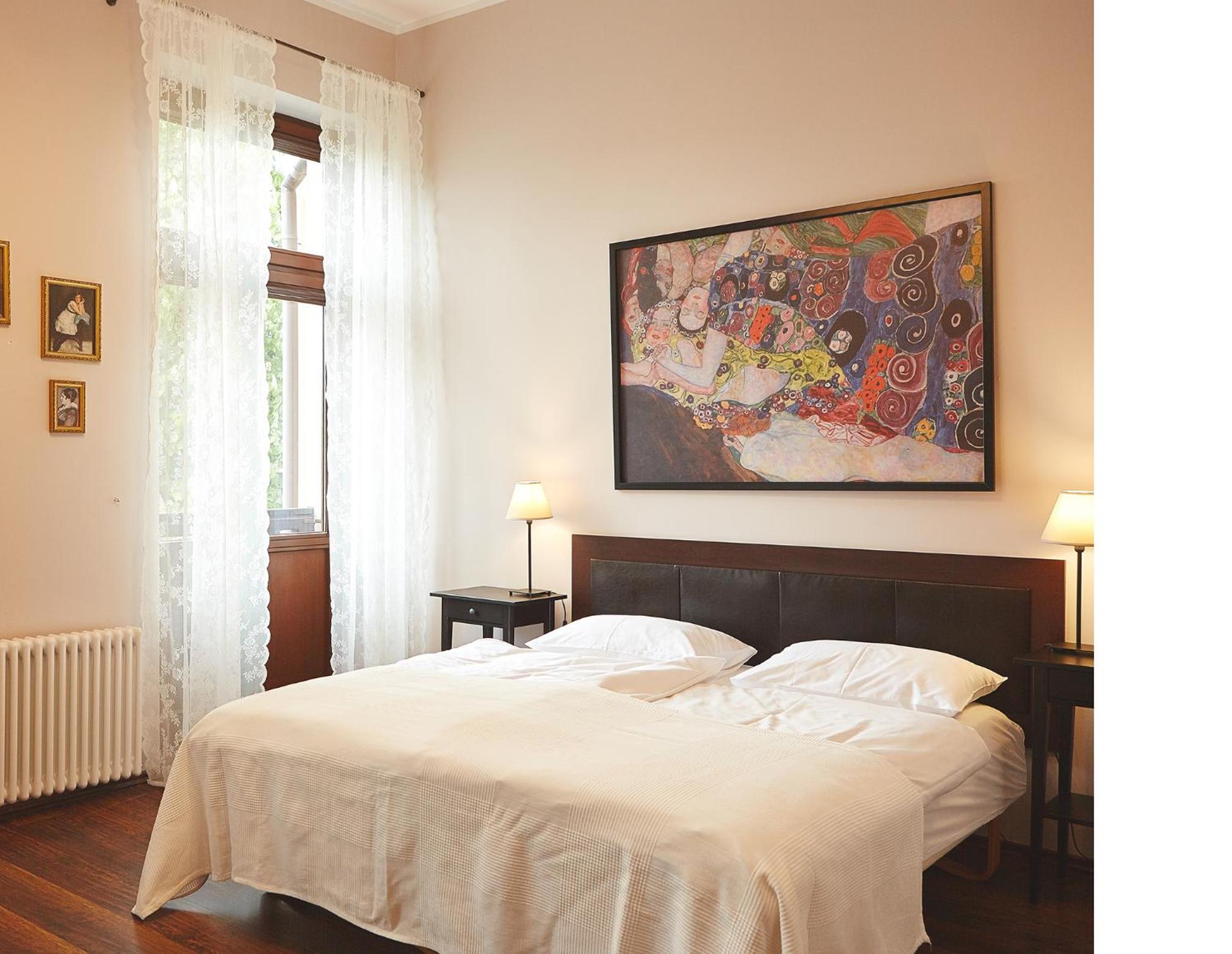 Large Double Room - Photo 6