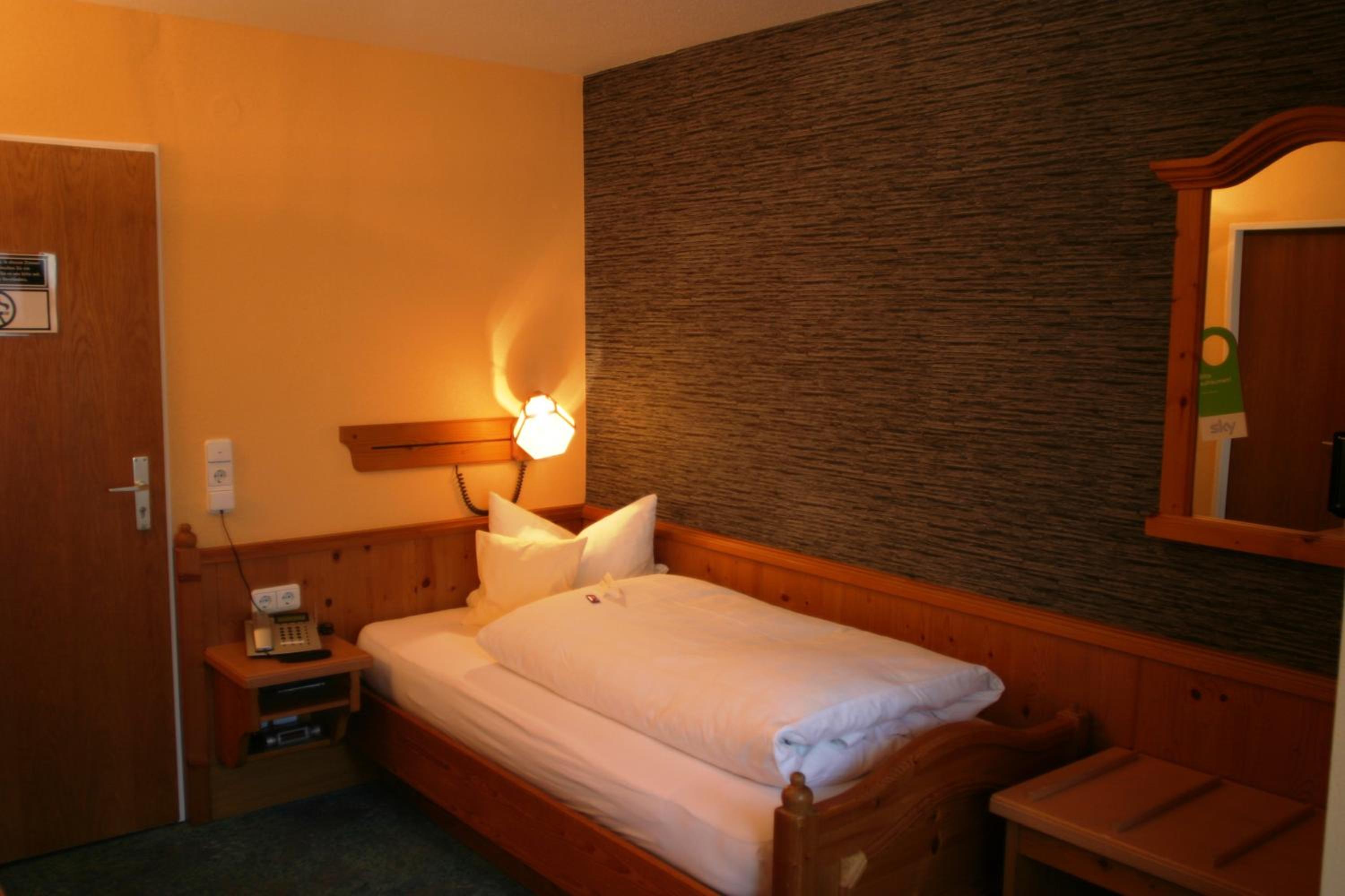 Single Room with Aircondition photo 2