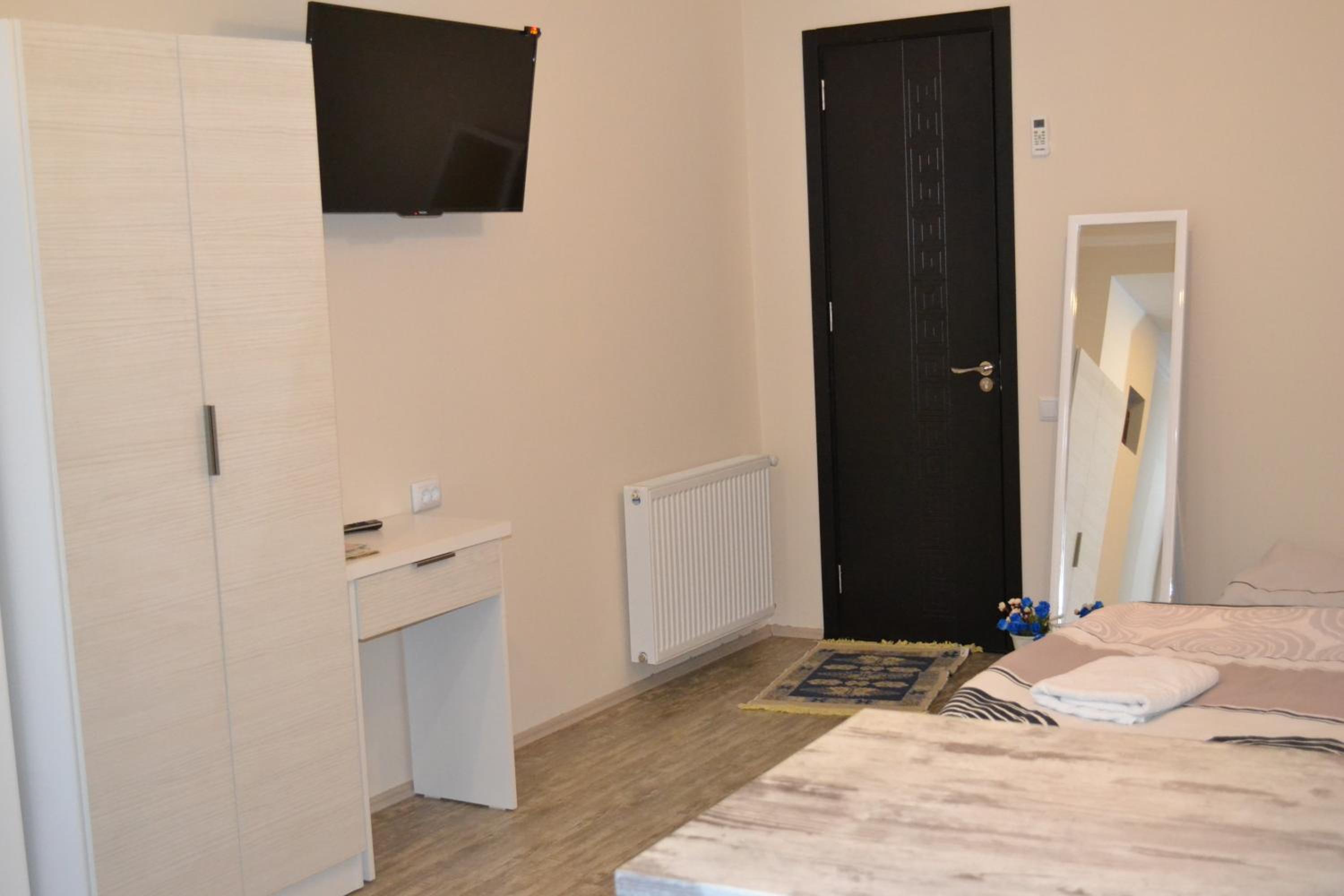Studio Apartment - Photo 9