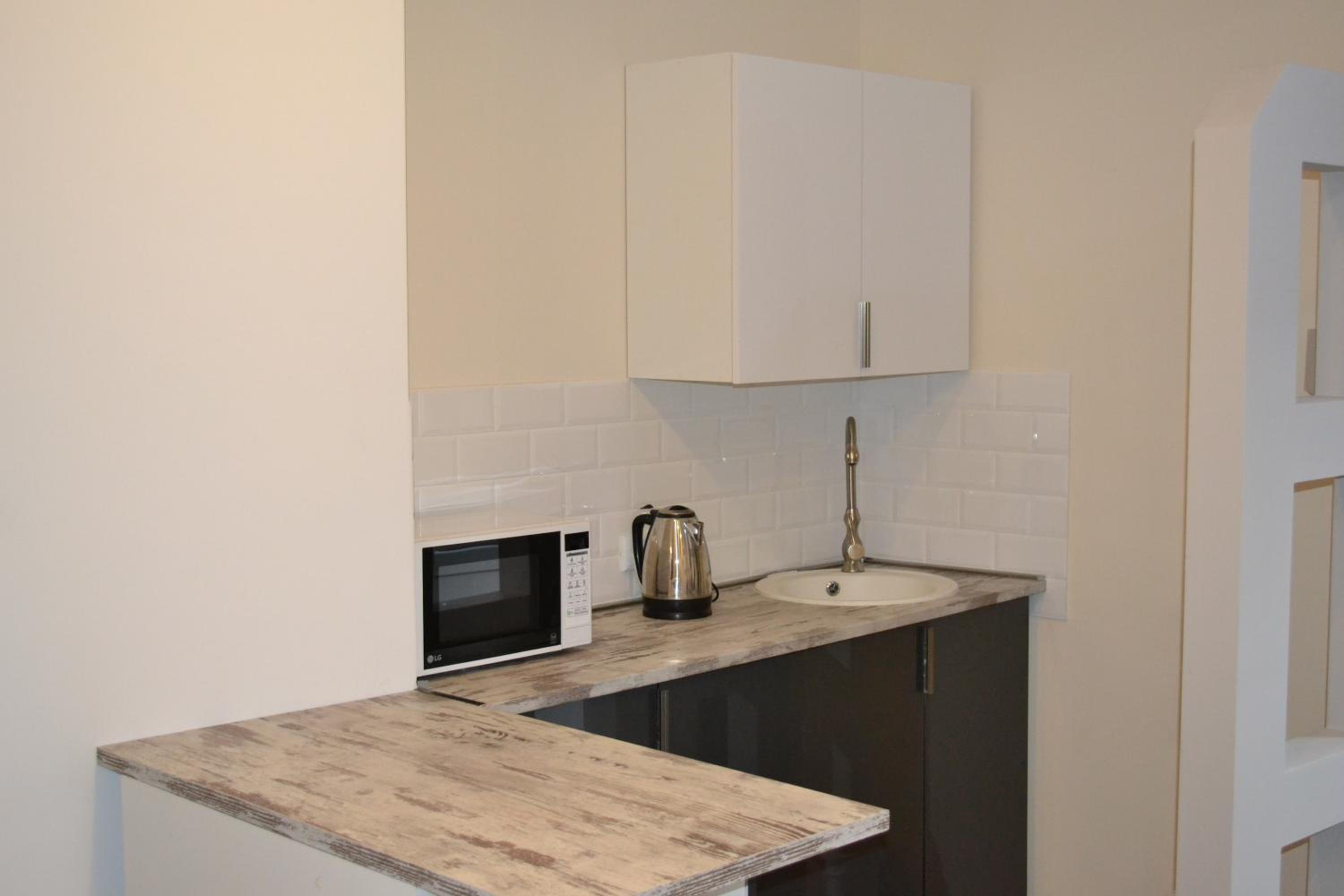 Studio Apartment - Photo 13