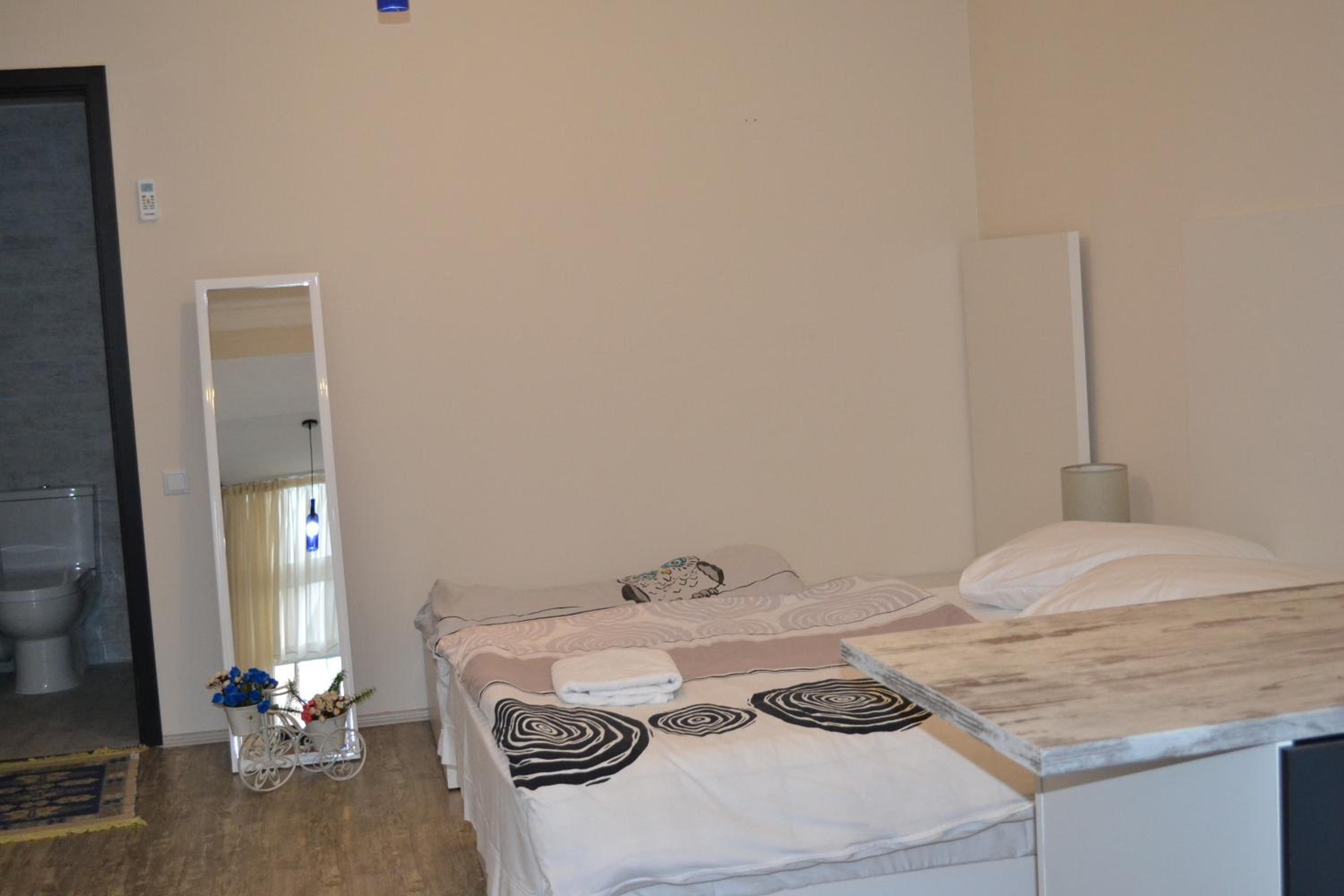 Studio Apartment - Photo 14