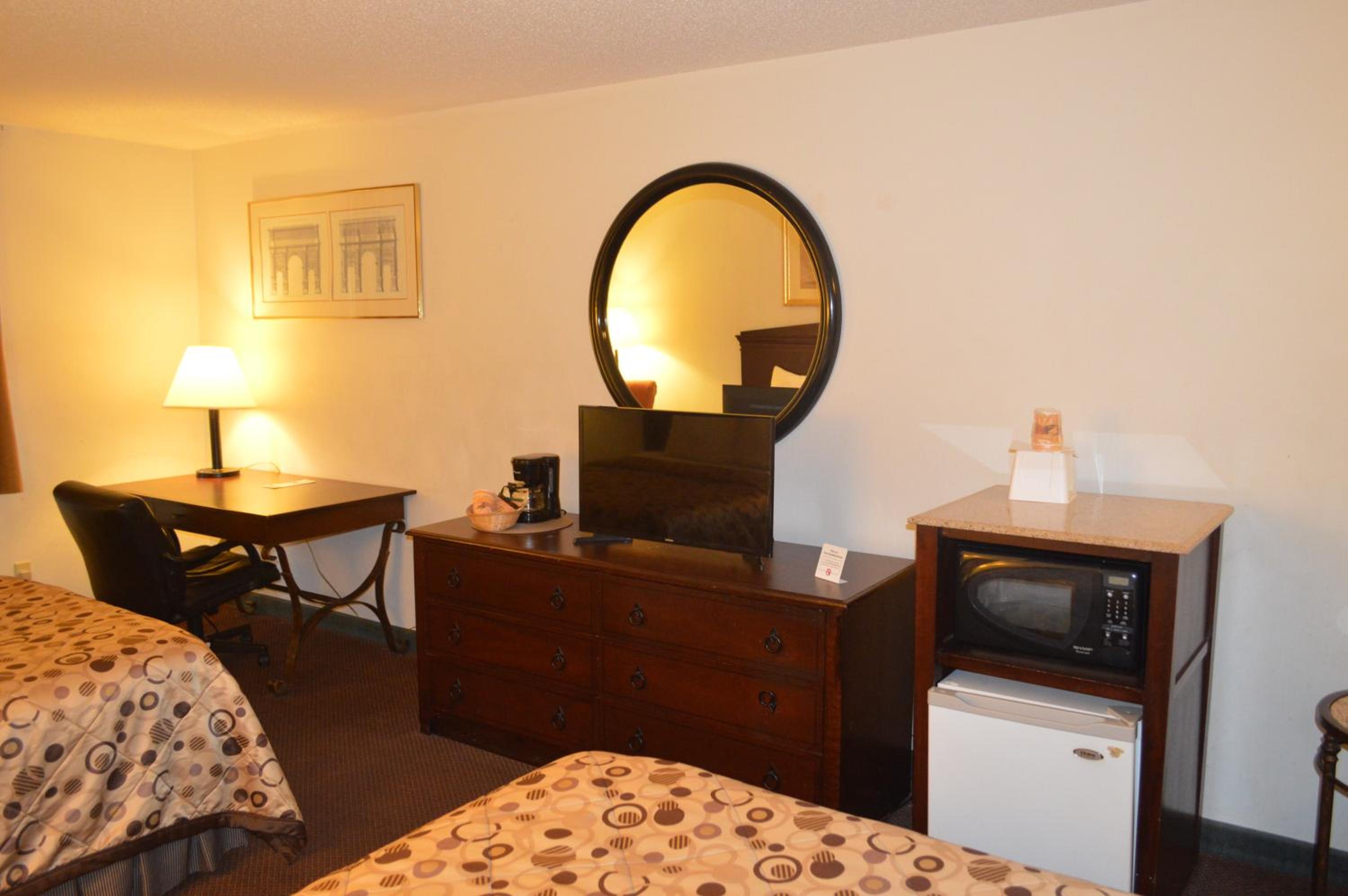 Double Room with Two Double Beds - Smoking - Photo 4