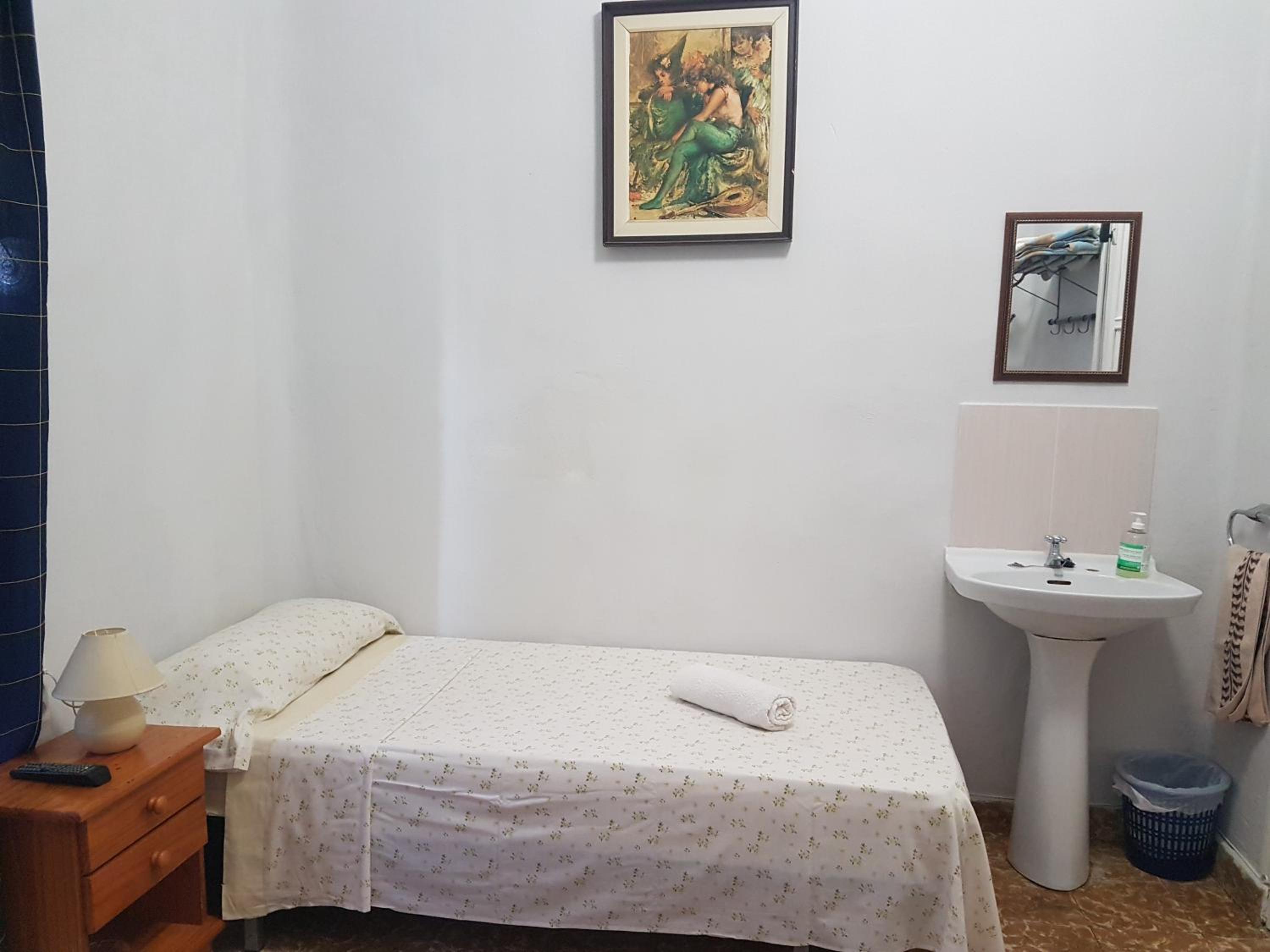 Standard Double Room with Shared Bathroom photo 3