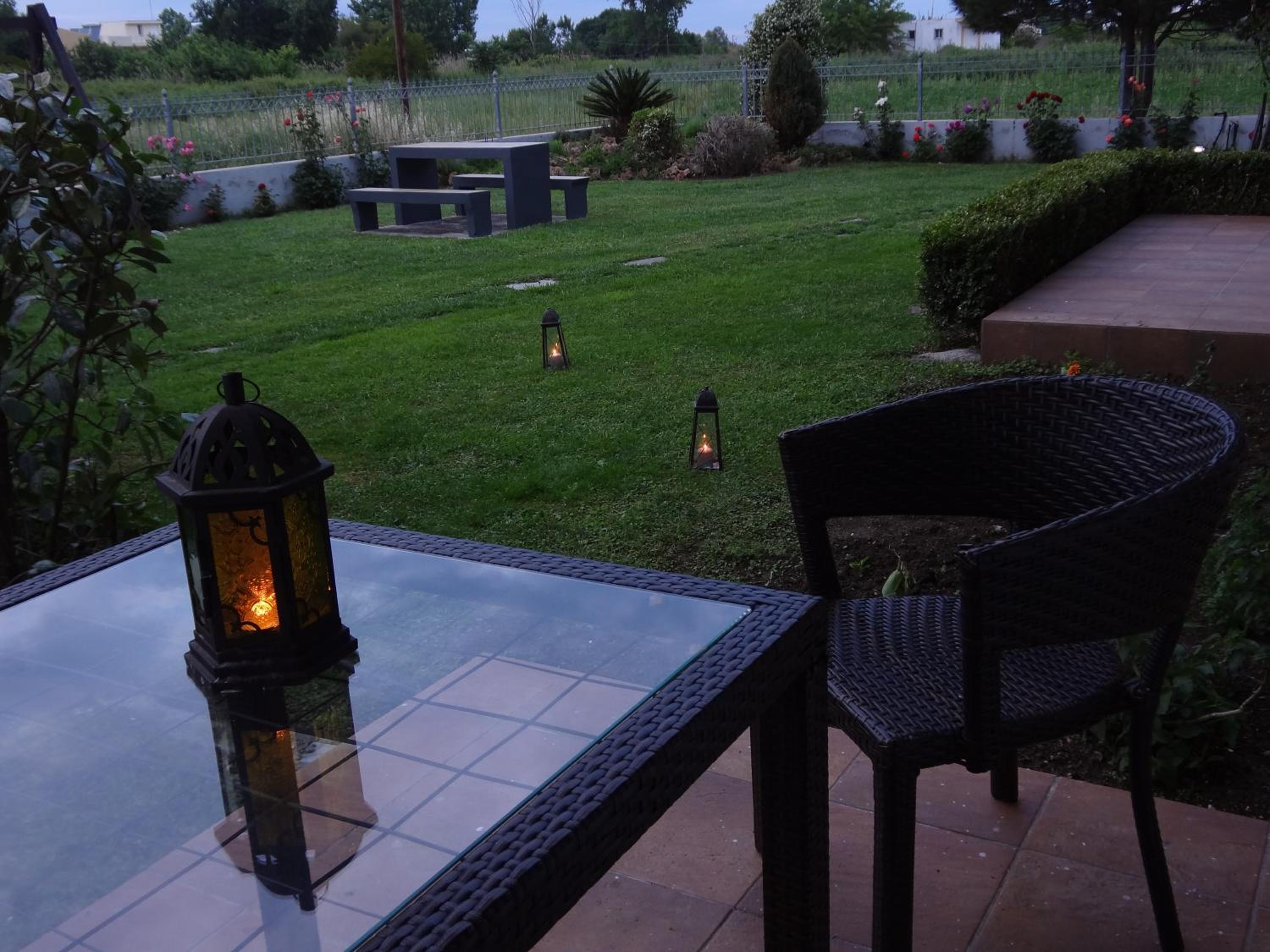 One-Bedroom Apartment with Garden View photo 2