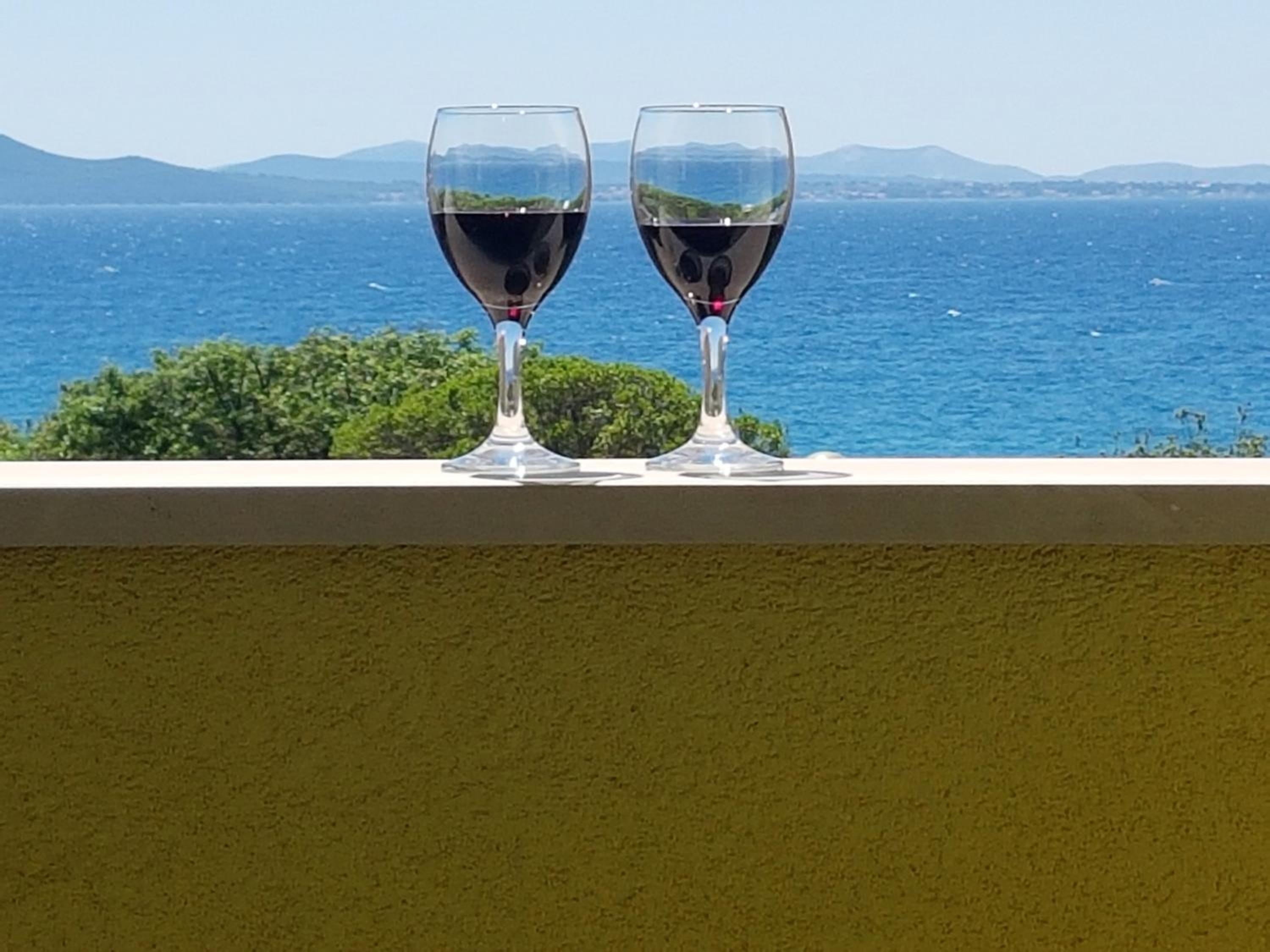 Apartment with Balcony and Sea View - Photo 26