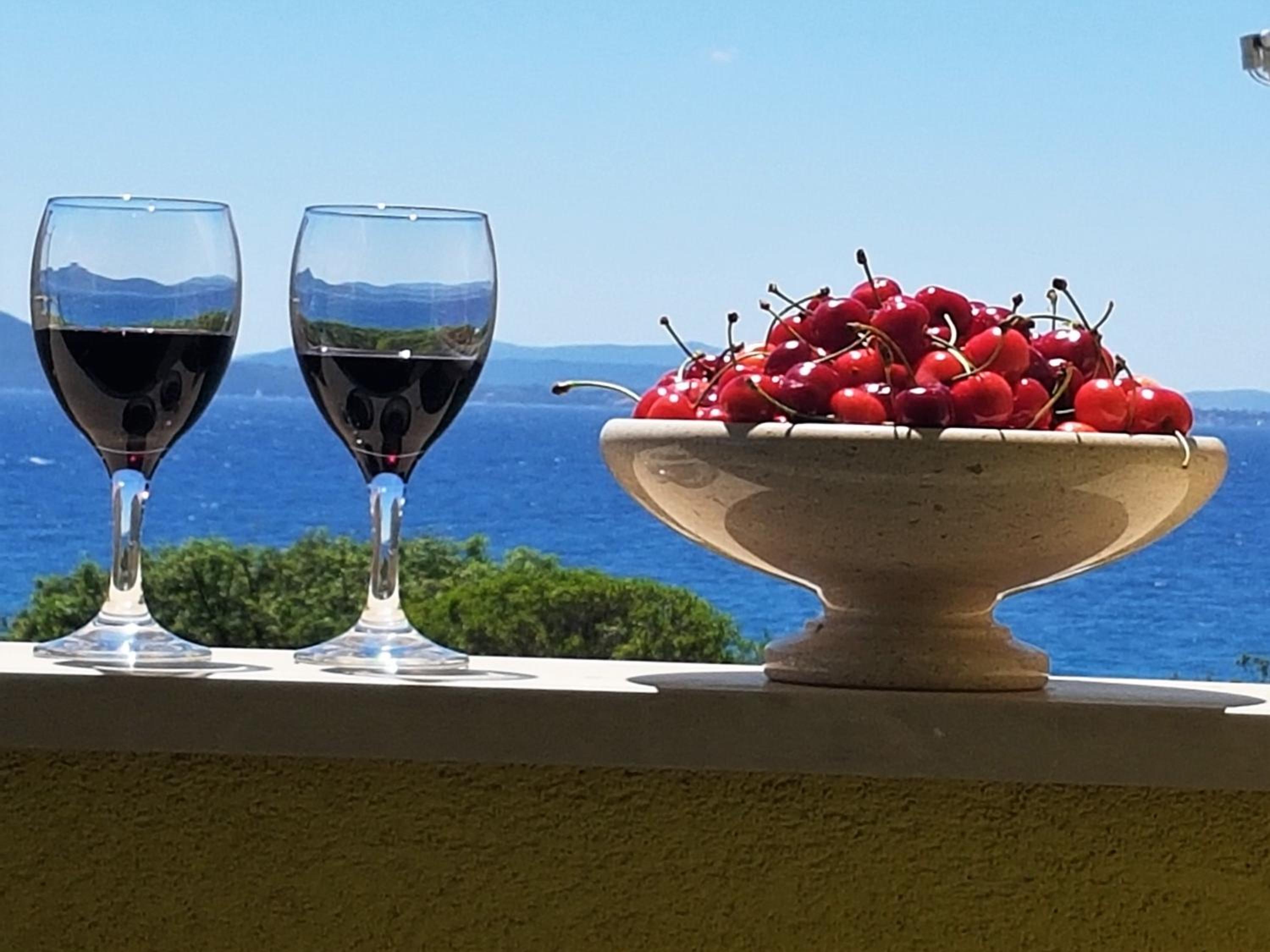 Apartment with Balcony and Sea View - Photo 27