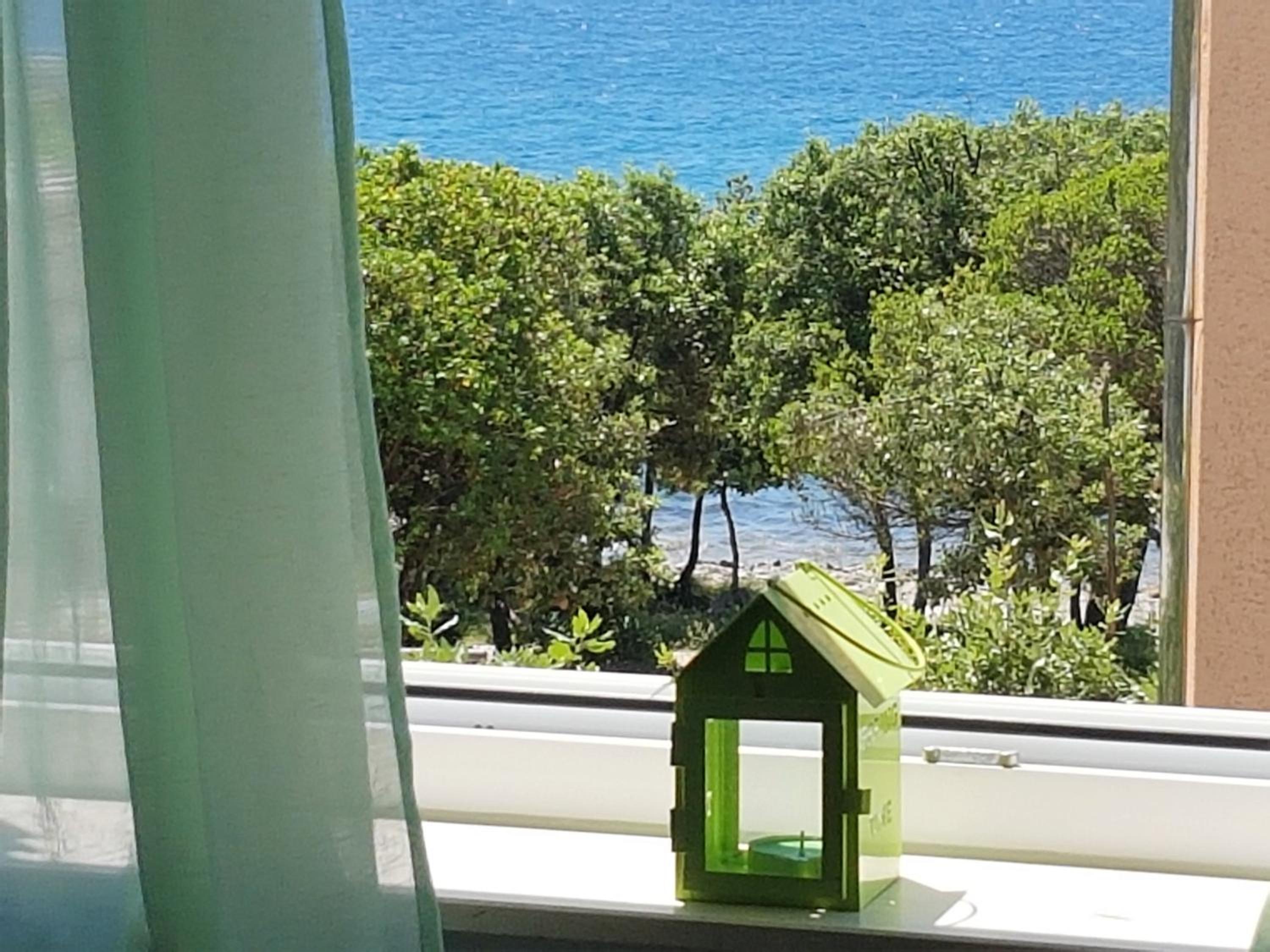Apartment with Balcony and Sea View - Photo 28