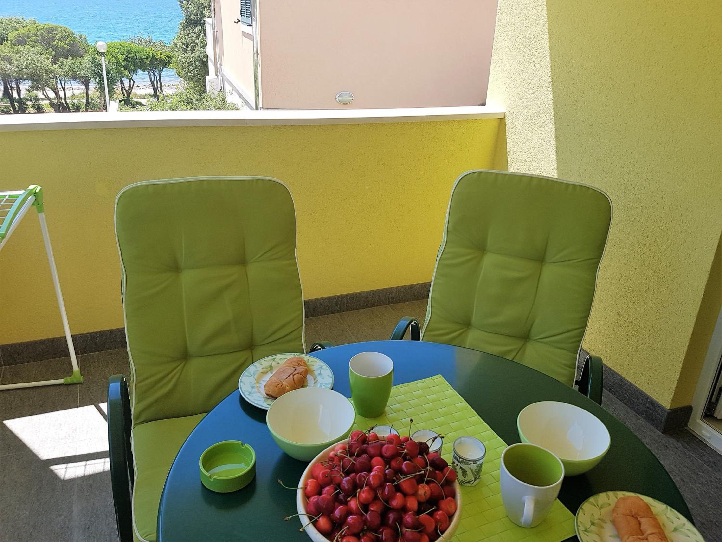 Apartment with Balcony and Sea View - Photo 22