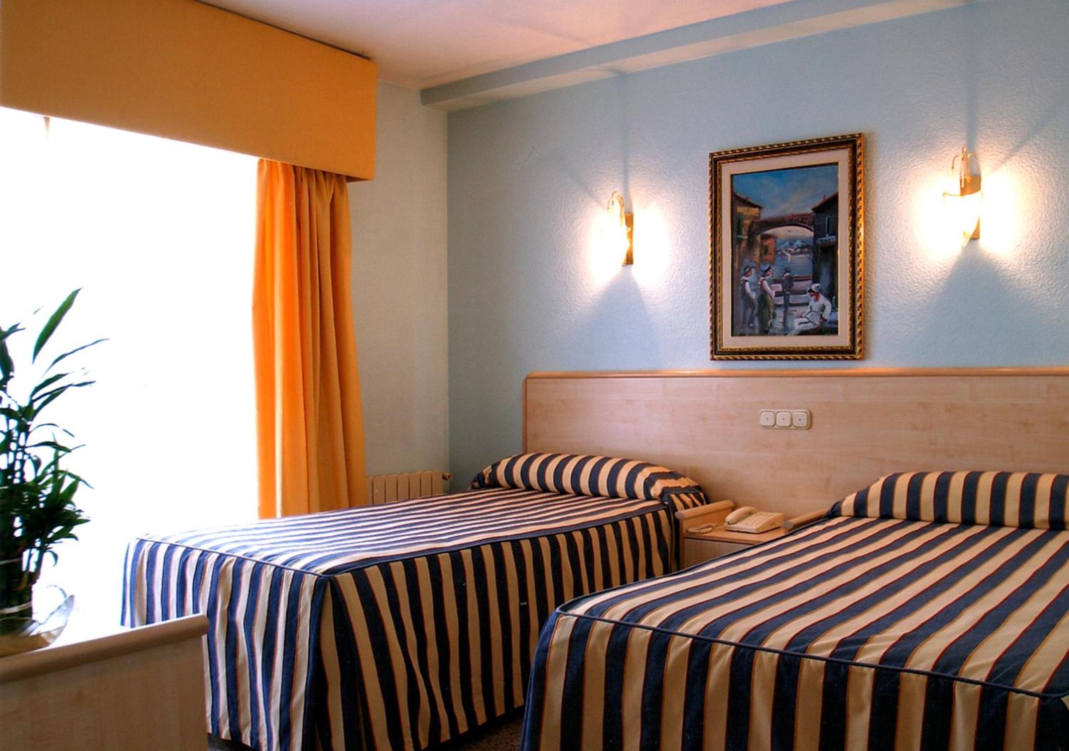 Twin Room with Balcony photo 3