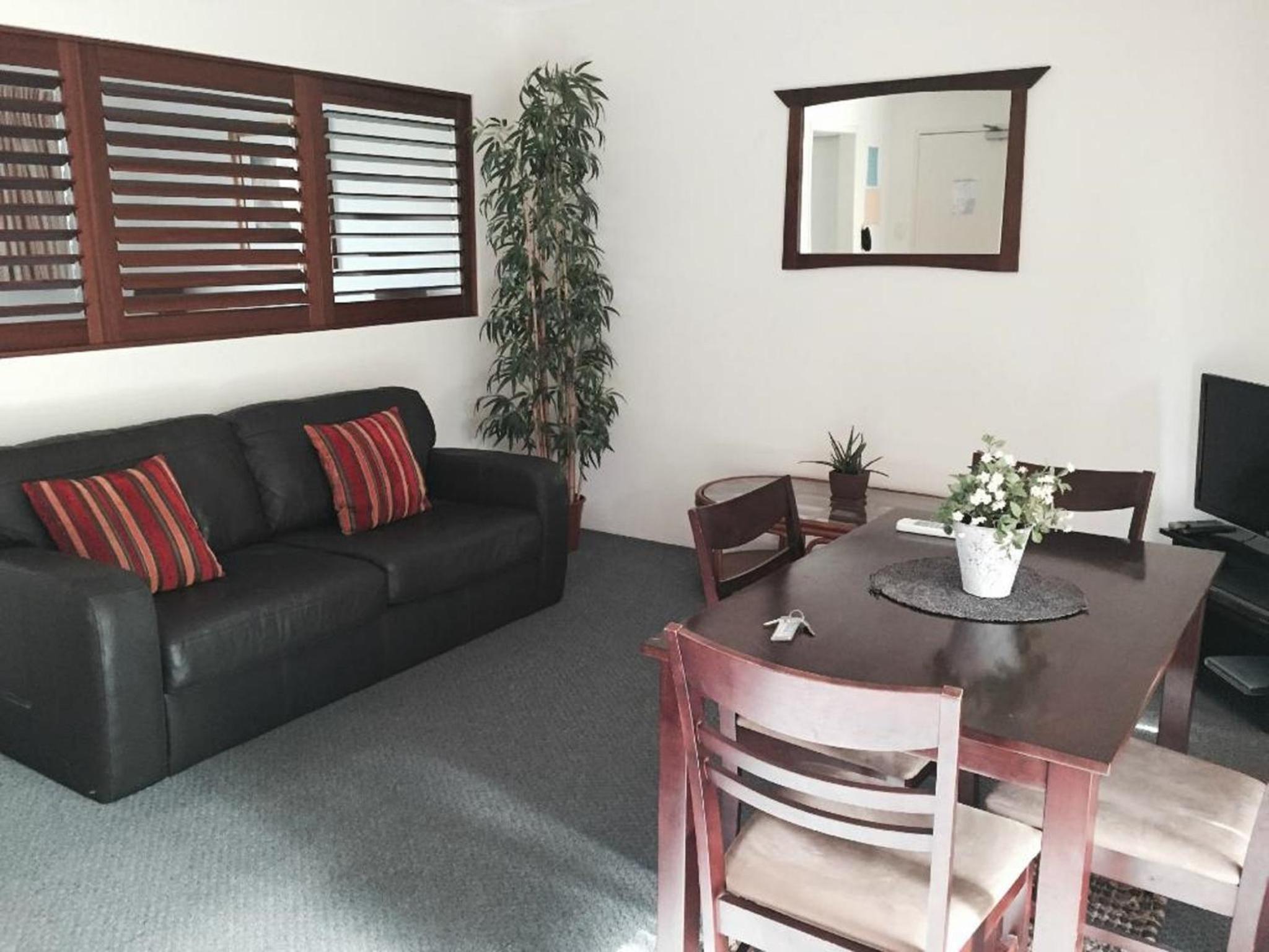 Standard One-Bedroom Apartment thumbnail 6
