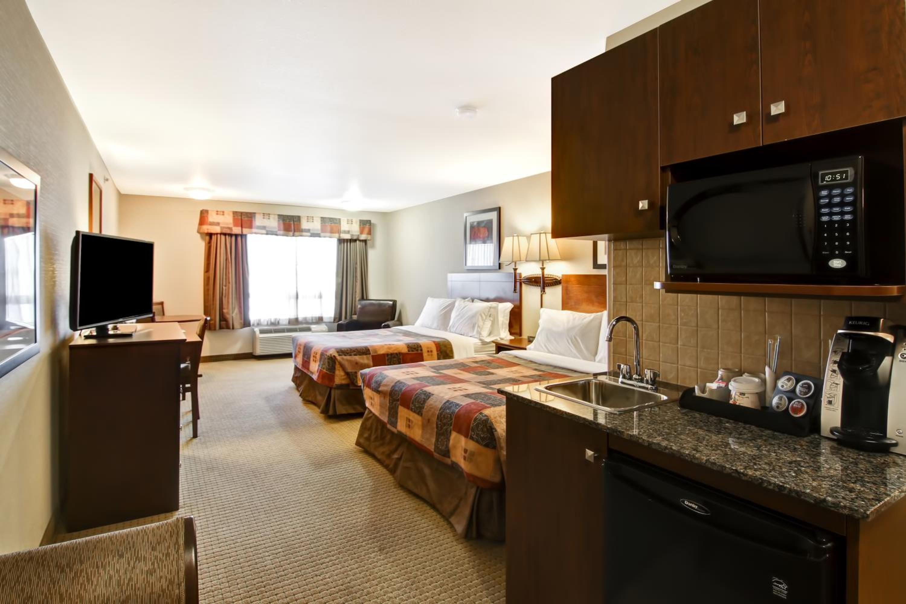 Queen Room with Two Queen Beds photo 3