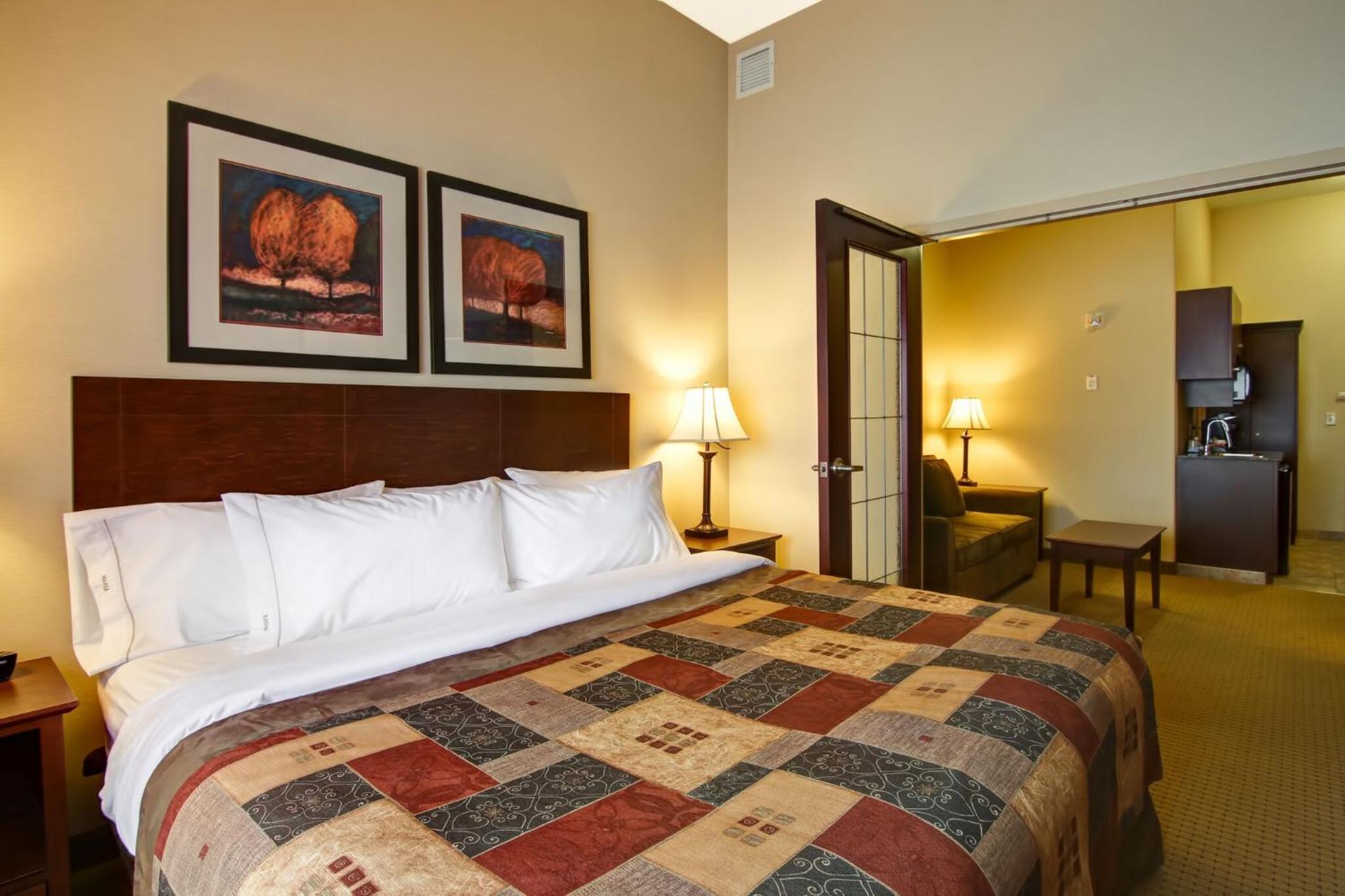 King Suite with Fireplace photo 1