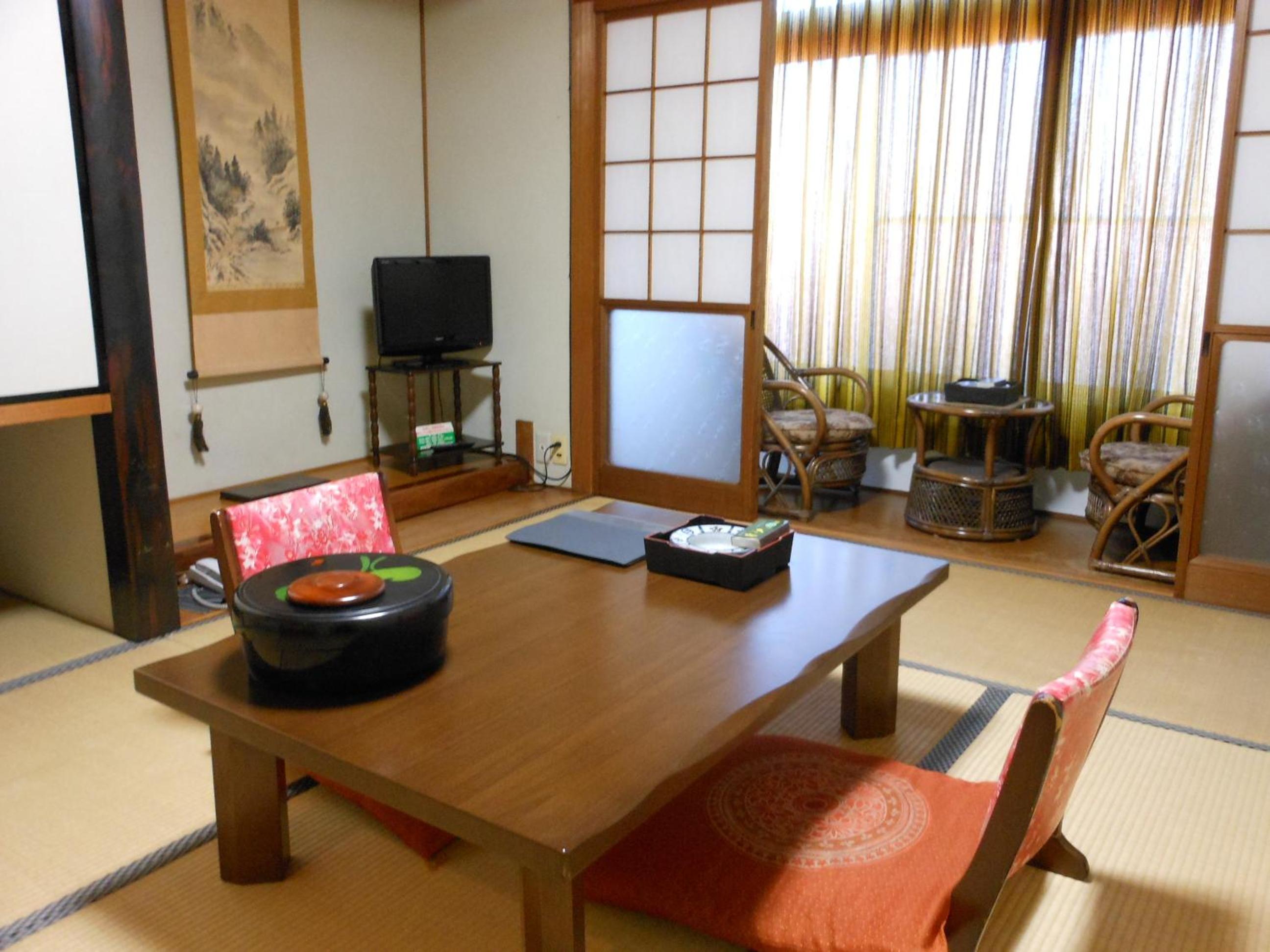 Japanese-Style Twin Room with Shared Bathroom photo 2