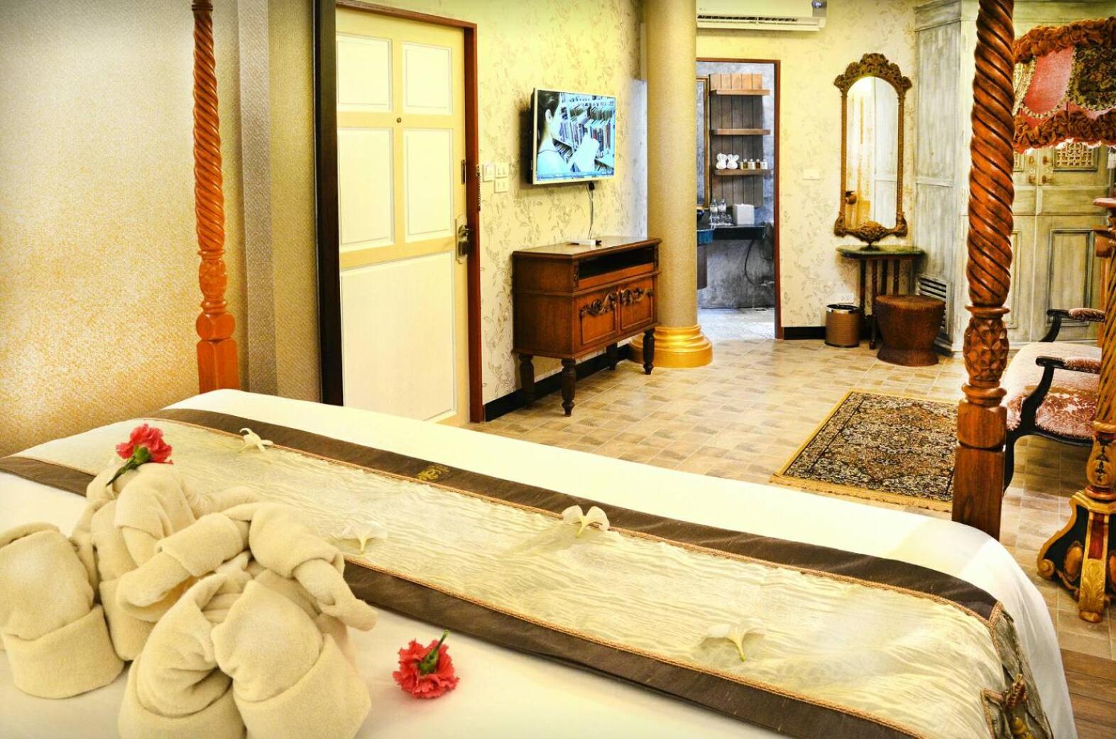 Deluxe Room - Photo 3