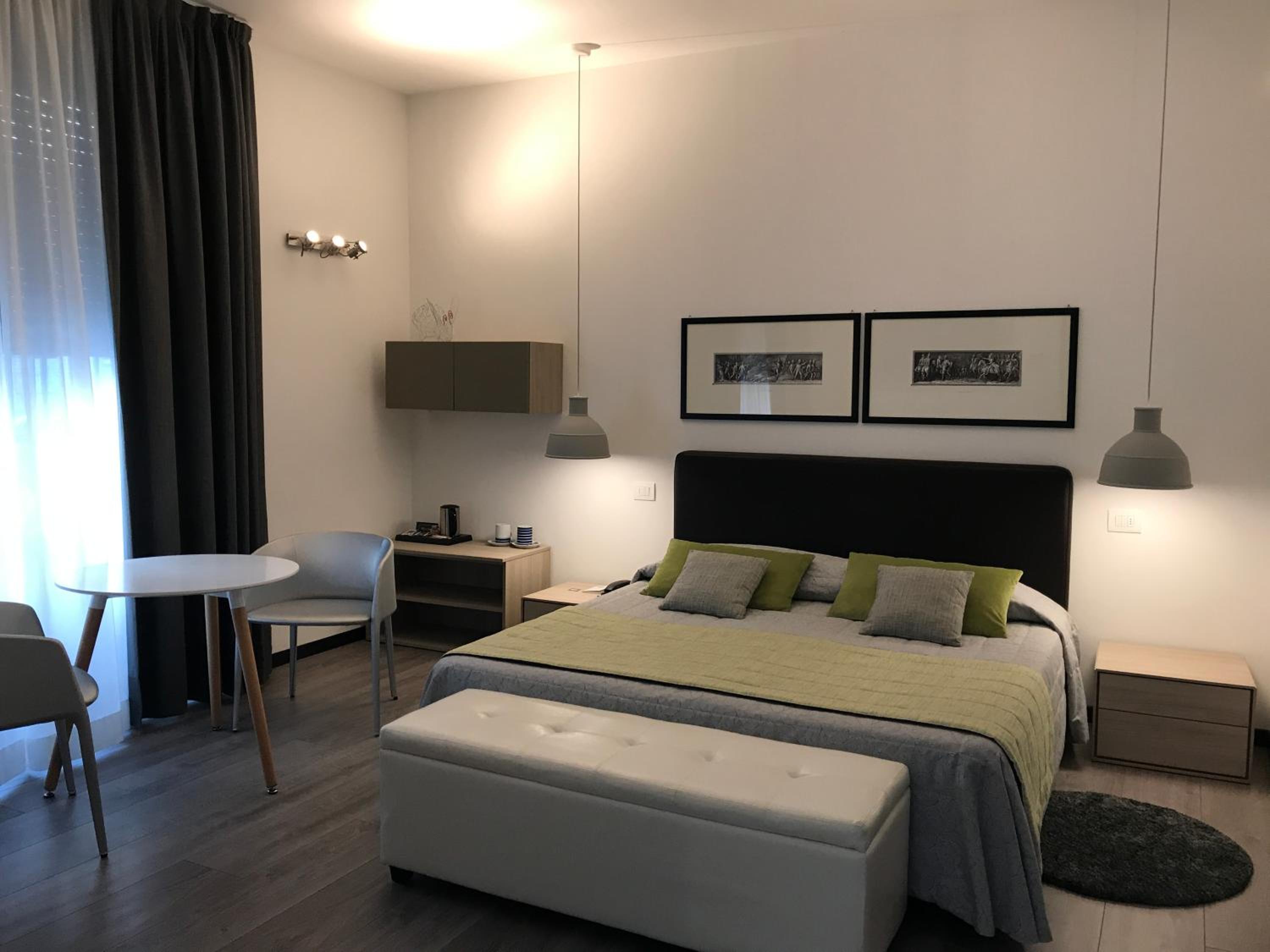 Superior Double Room thumbnail 5