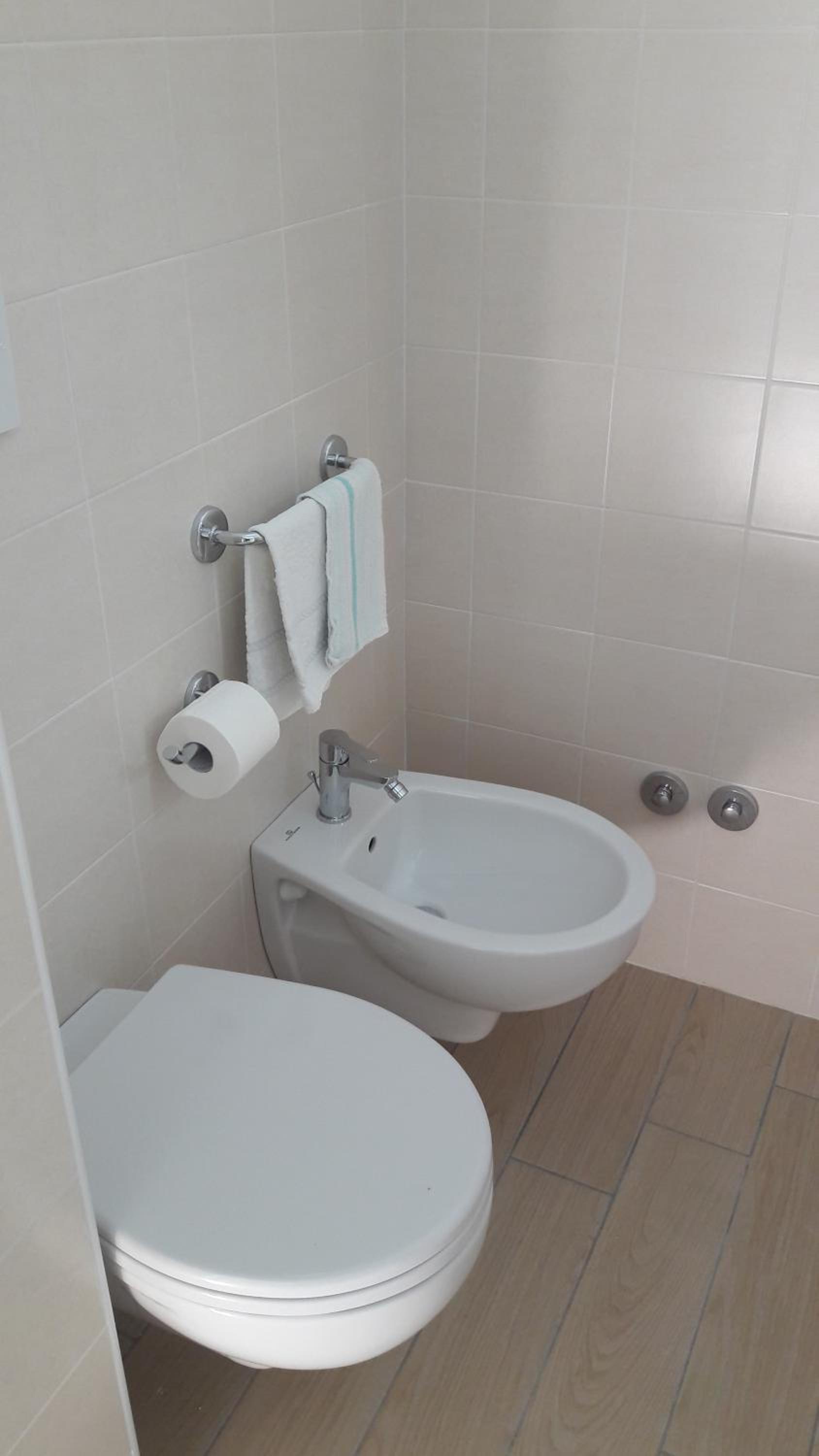 Standard Double or Twin Room - Photo 21
