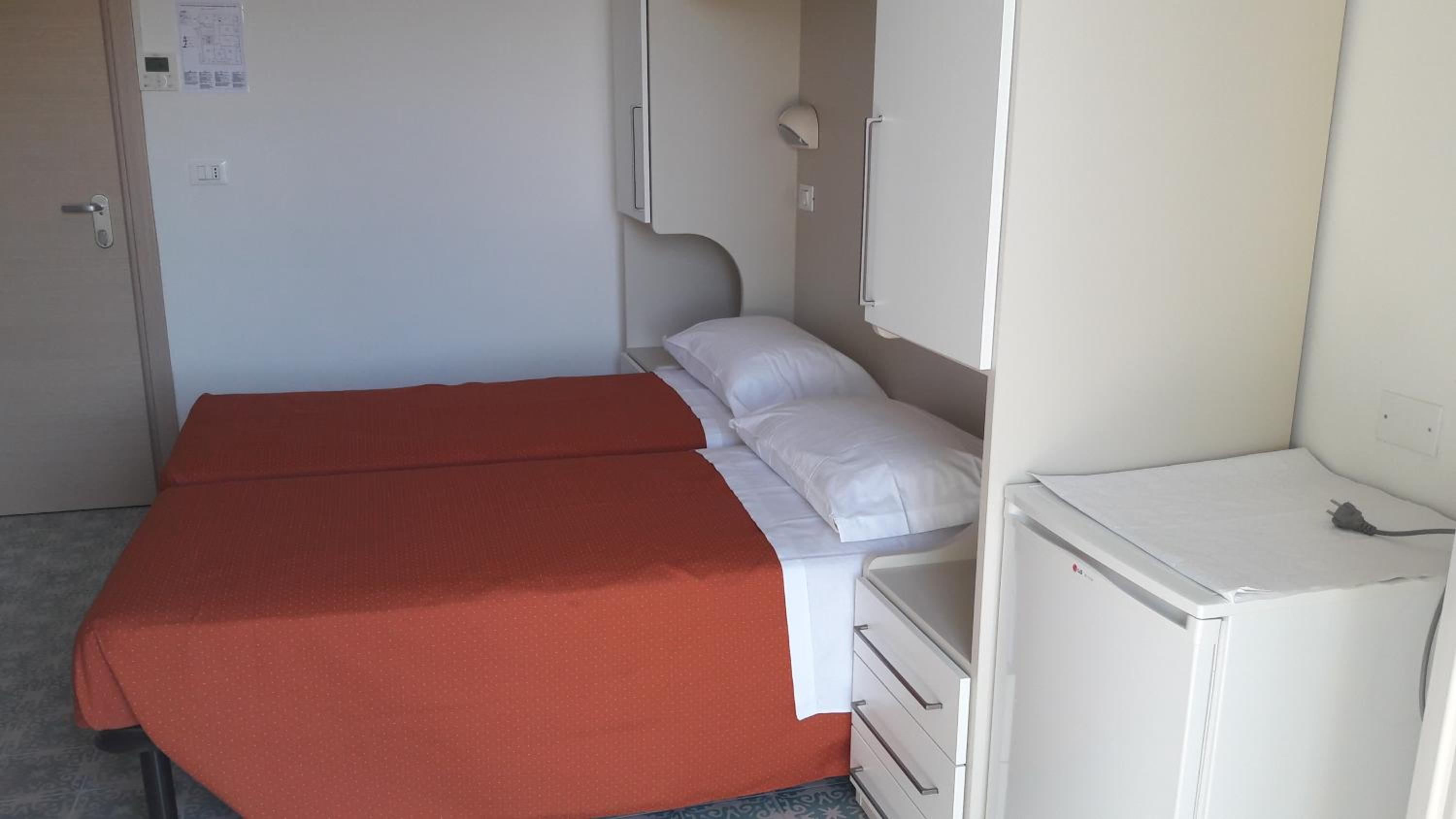 Standard Double or Twin Room - Photo 15