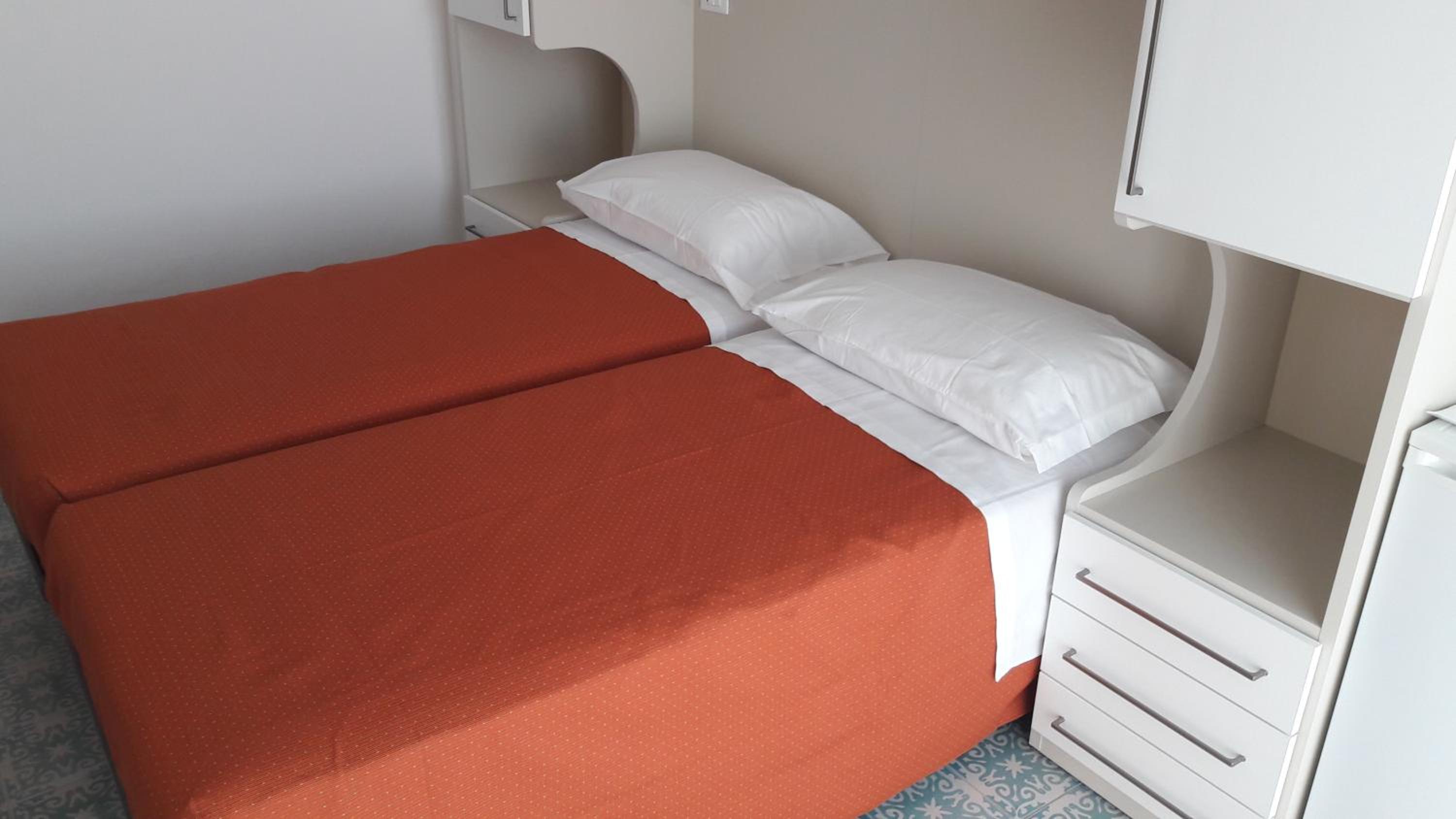 Standard Double or Twin Room - Photo 14