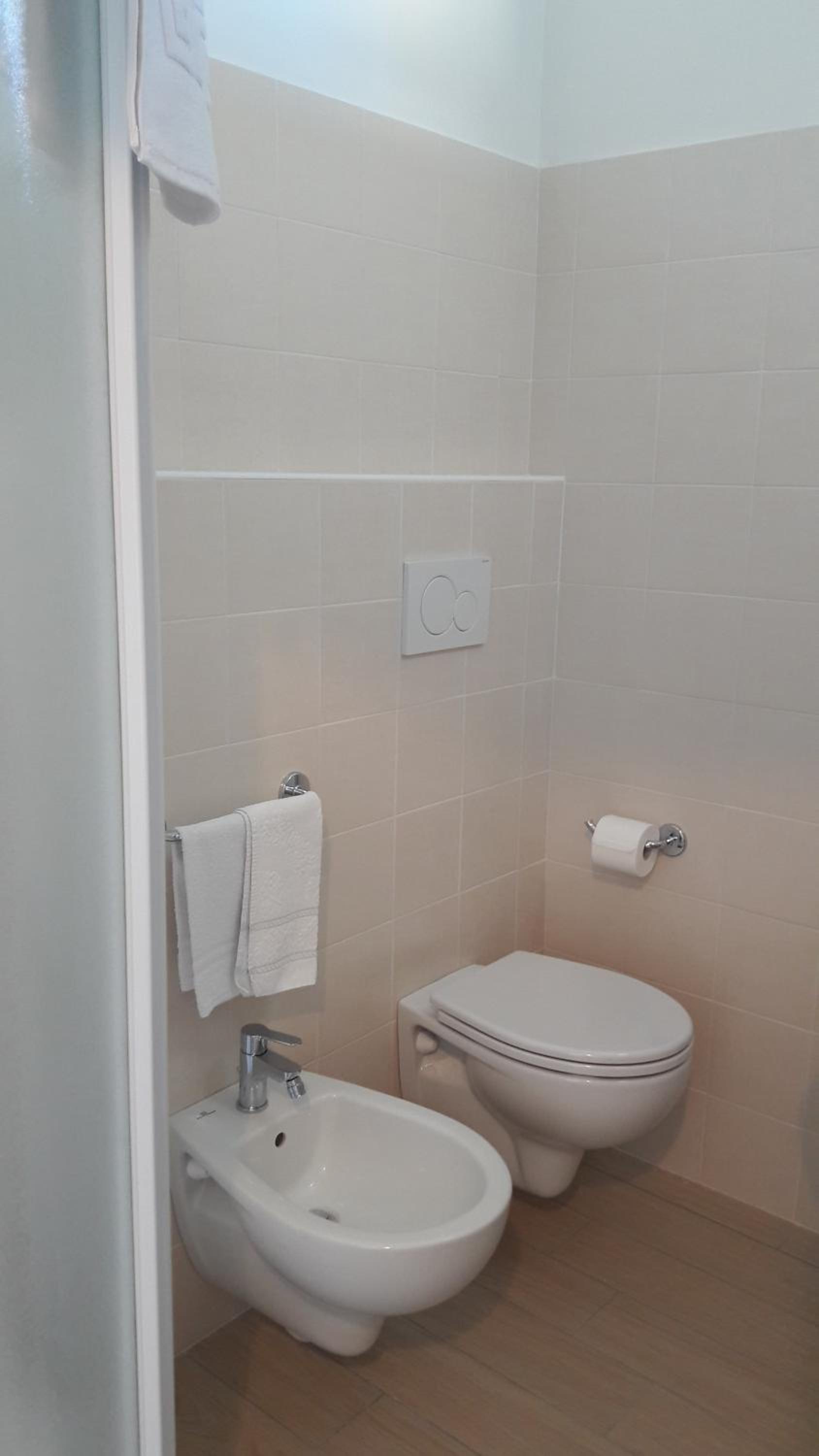 Standard Double or Twin Room - Photo 13